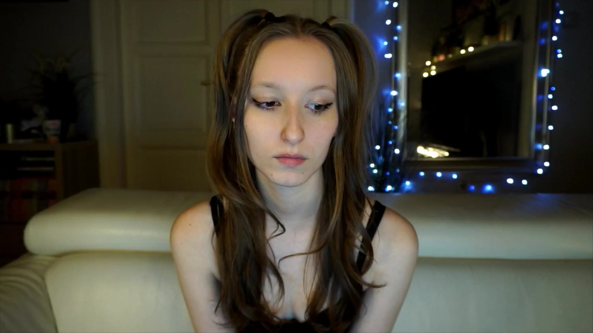 Gallery image thumbnail from Sw33t_g1rl's myfreecams stream on, 03/22/2026, 17:51 image 8 of 20