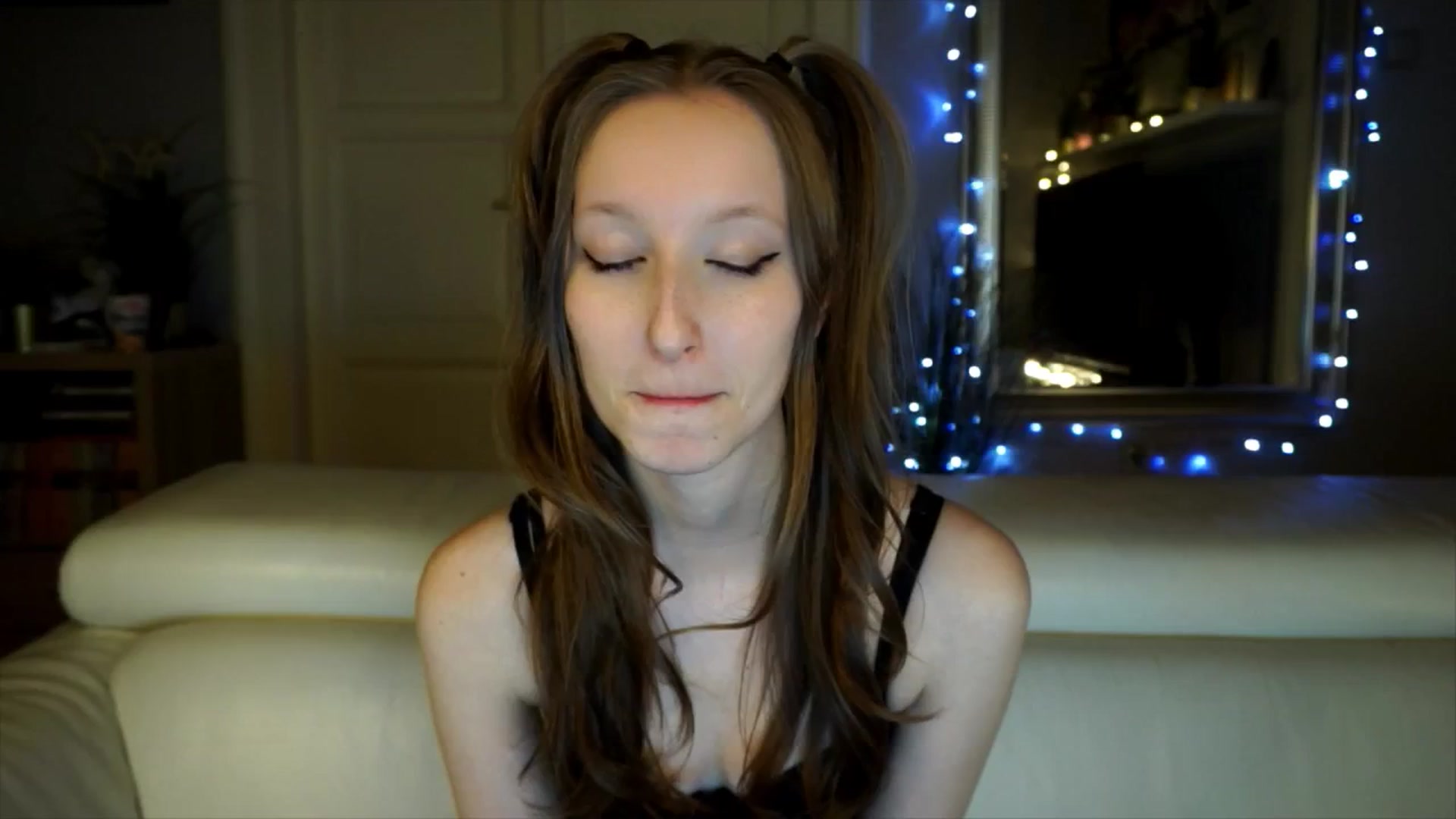 Gallery image thumbnail from Sw33t_g1rl's myfreecams stream on, 03/22/2026, 17:51 image 4 of 20