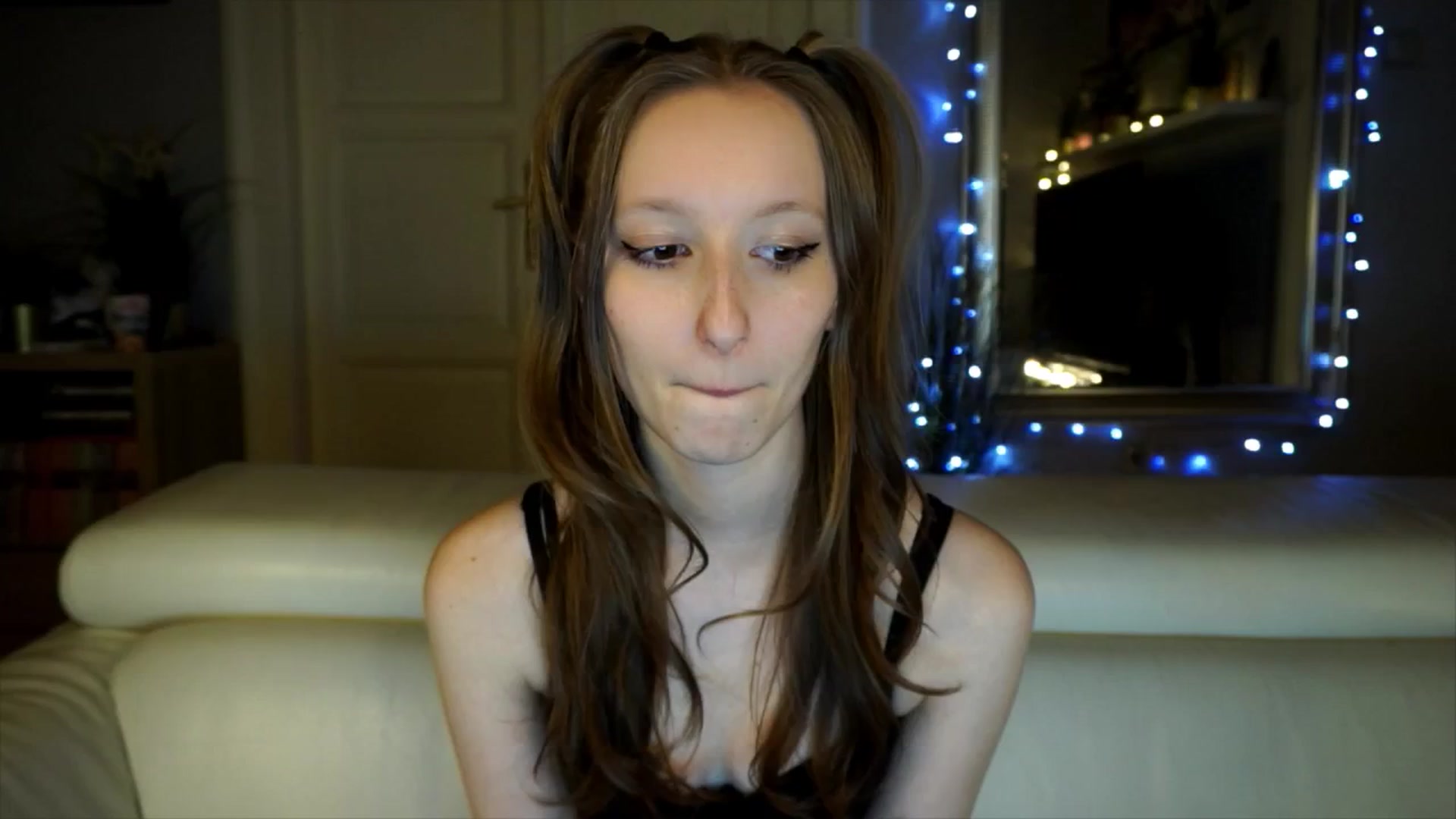 Gallery image thumbnail from Sw33t_g1rl's myfreecams stream on, 03/22/2026, 17:51 image 3 of 20
