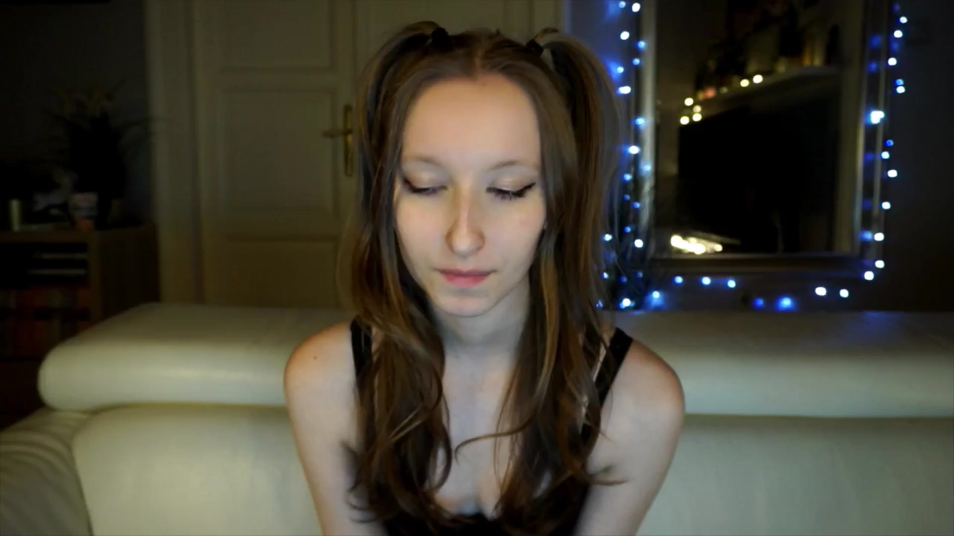 Gallery image thumbnail from Sw33t_g1rl's myfreecams stream on, 03/22/2026, 17:51 image 15 of 20