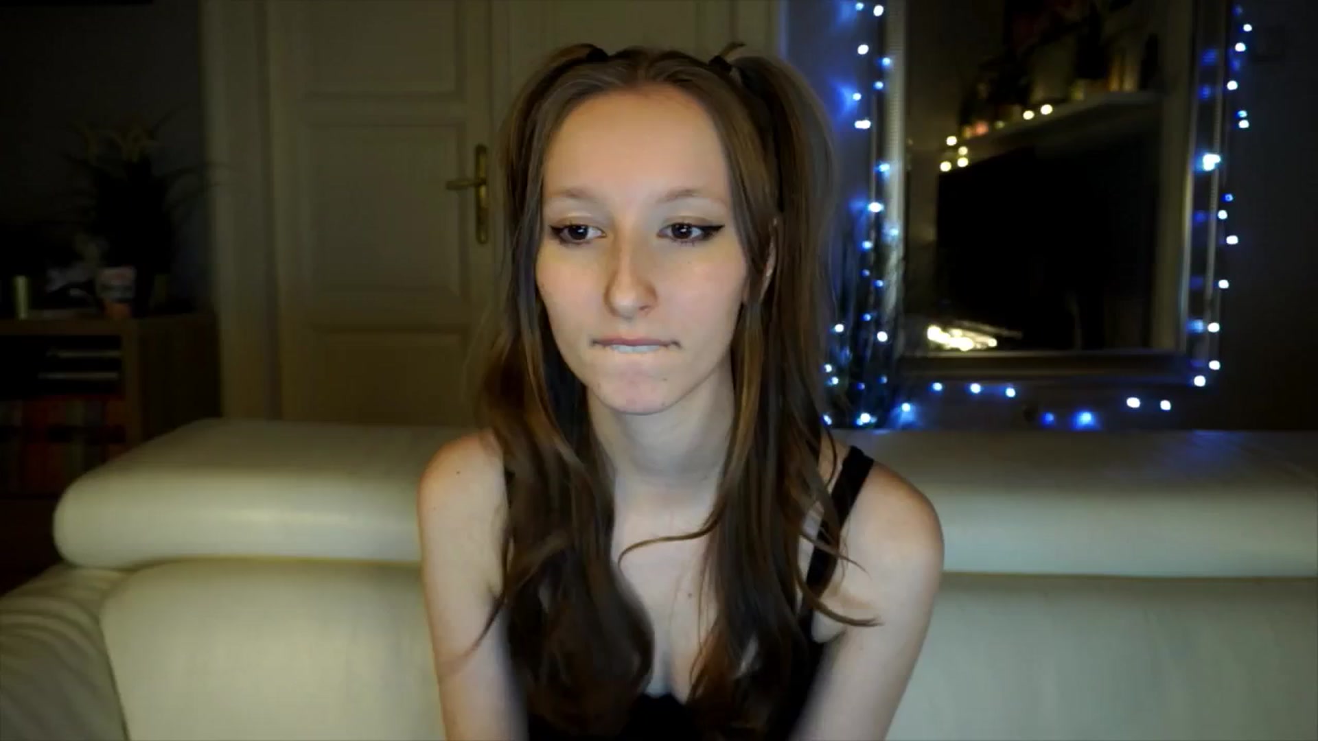 Gallery image thumbnail from Sw33t_g1rl's myfreecams stream on, 03/22/2026, 17:51 image 17 of 20