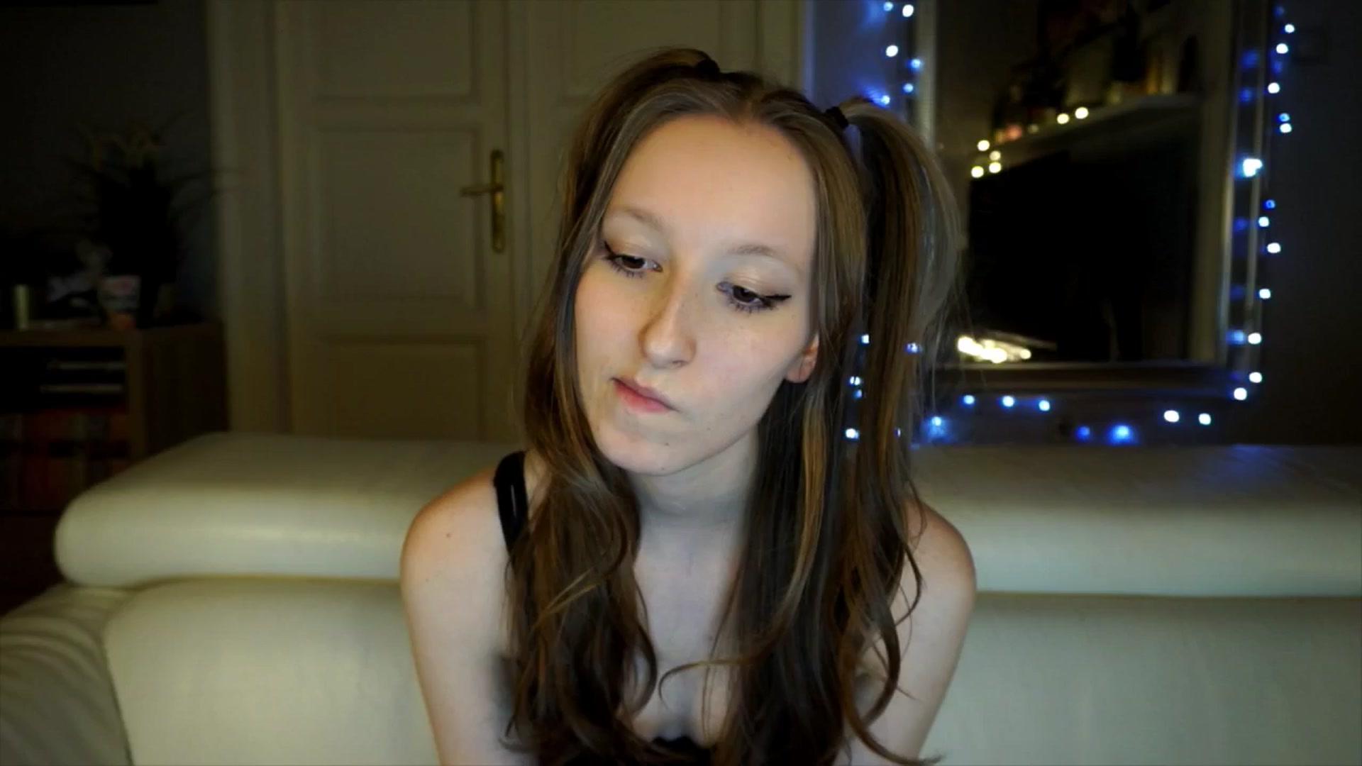 Gallery image thumbnail from Sw33t_g1rl's myfreecams stream on, 03/22/2026, 17:51 image 16 of 20