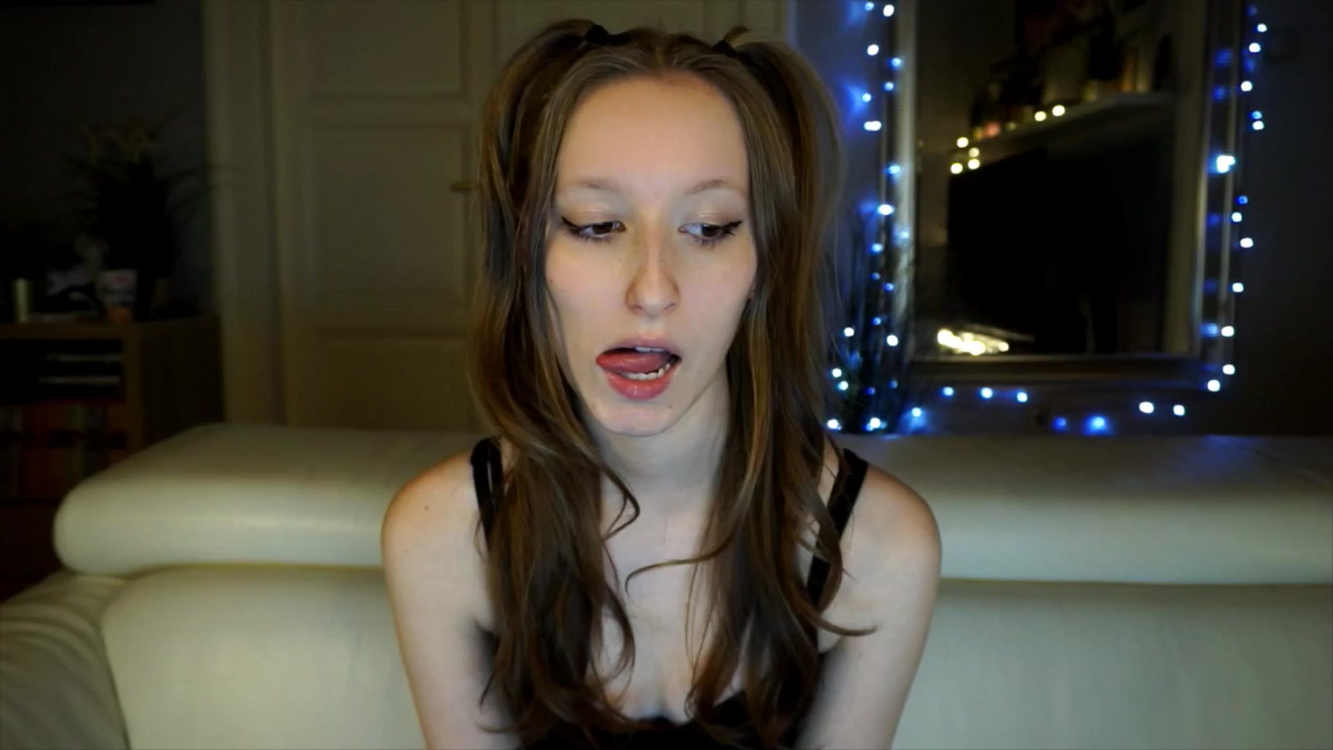 Gallery image thumbnail from Sw33t_g1rl's myfreecams stream on, 03/22/2026, 17:51 image 2 of 20