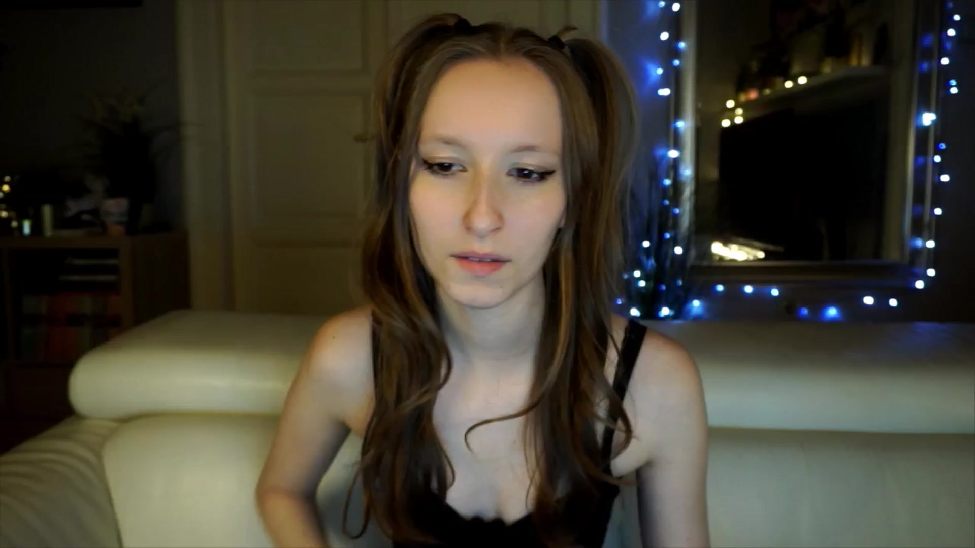 Gallery image thumbnail from Sw33t_g1rl's myfreecams stream on, 03/22/2026, 17:51 image 18 of 20