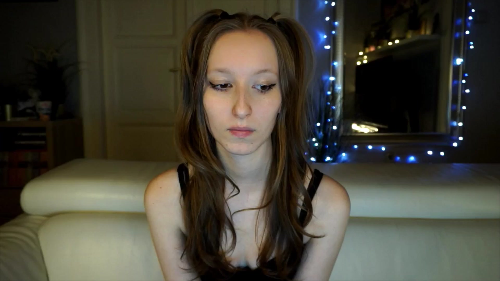 Gallery image thumbnail from Sw33t_g1rl's myfreecams stream on, 03/22/2026, 17:51 image 9 of 20