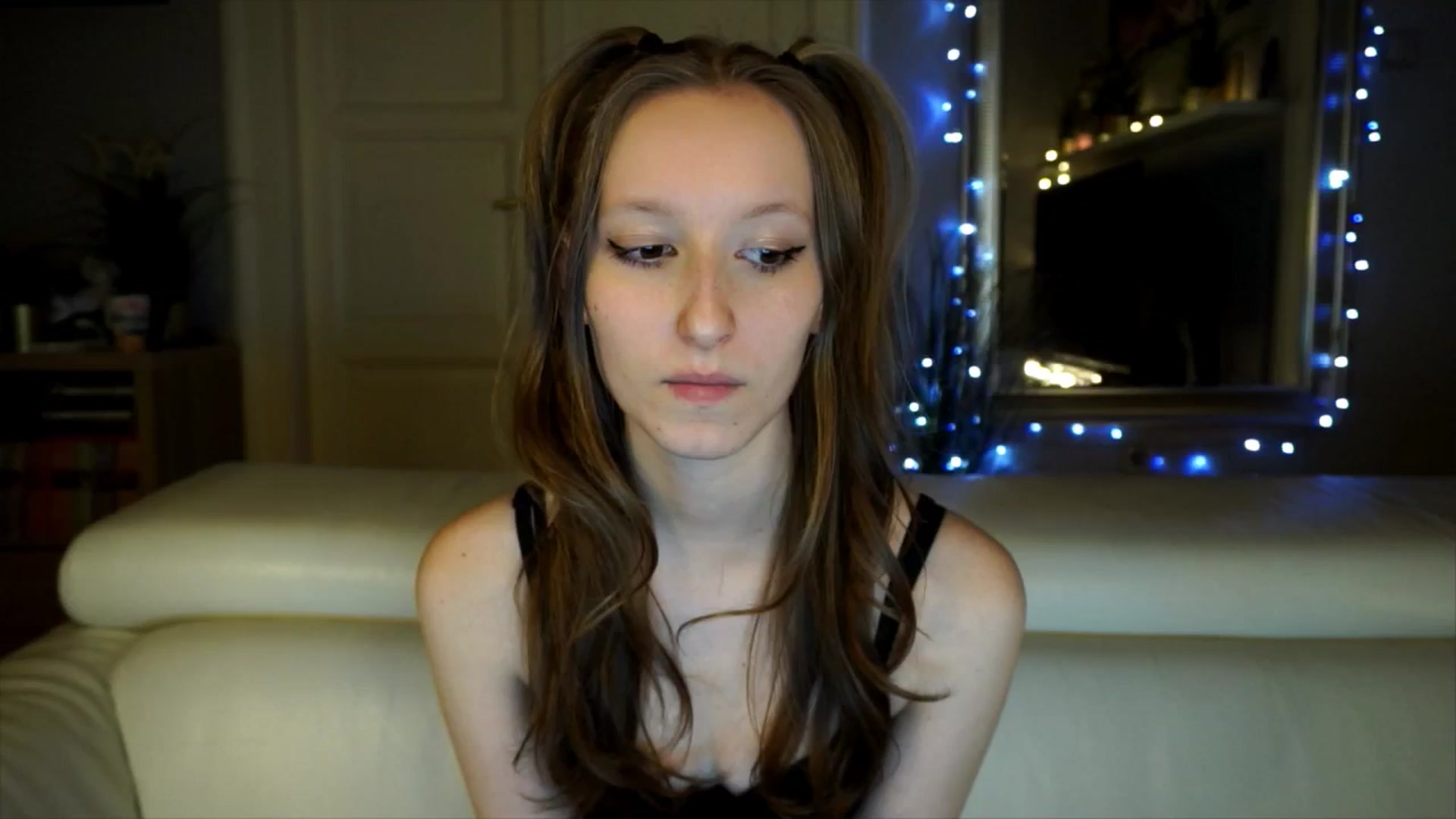 Gallery image thumbnail from Sw33t_g1rl's myfreecams stream on, 03/22/2026, 17:51 image 10 of 20