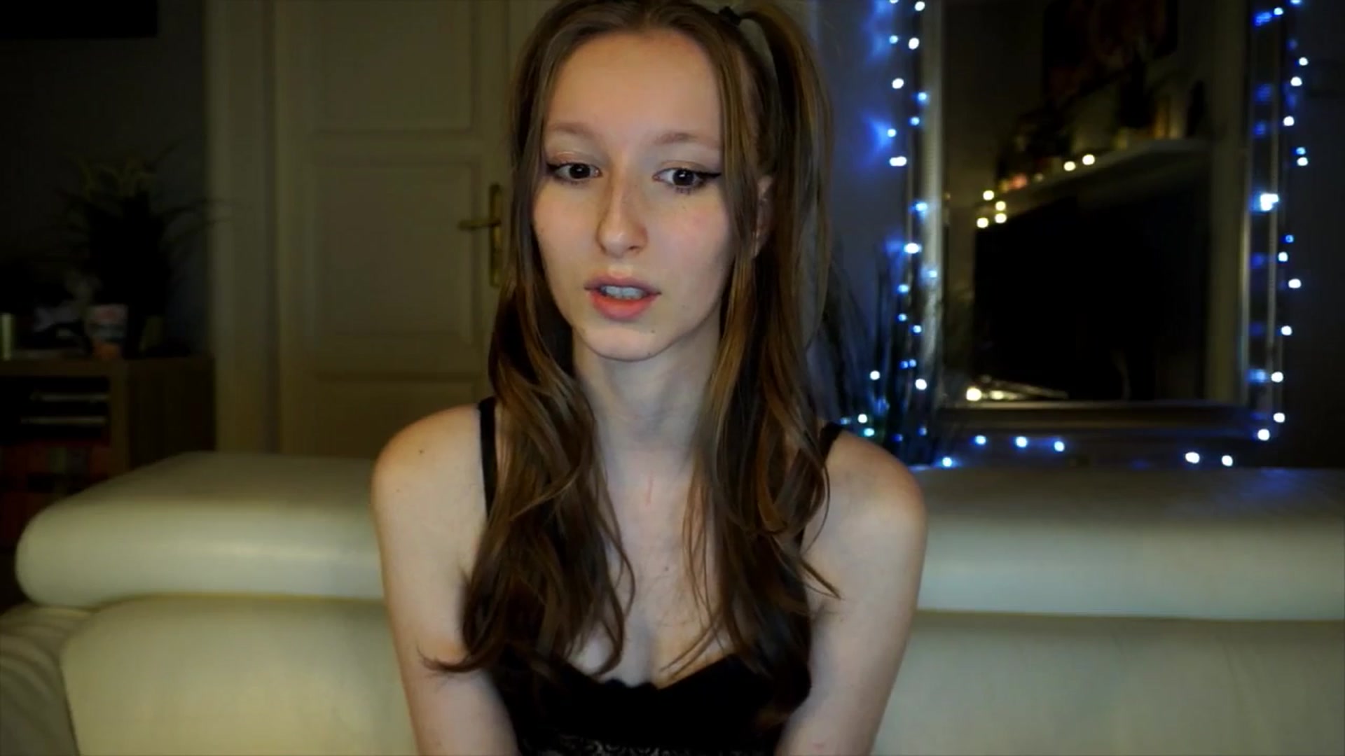 Gallery image thumbnail from Sw33t_g1rl's myfreecams stream on, 03/22/2026, 20:27 image 18 of 20