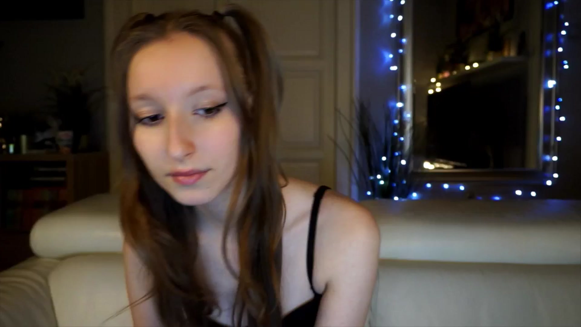 Gallery image thumbnail from Sw33t_g1rl's myfreecams stream on, 03/22/2026, 20:27 image 1 of 20