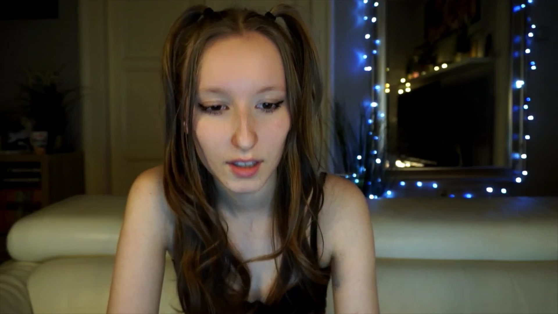Gallery image thumbnail from Sw33t_g1rl's myfreecams stream on, 03/22/2026, 20:27 image 13 of 20