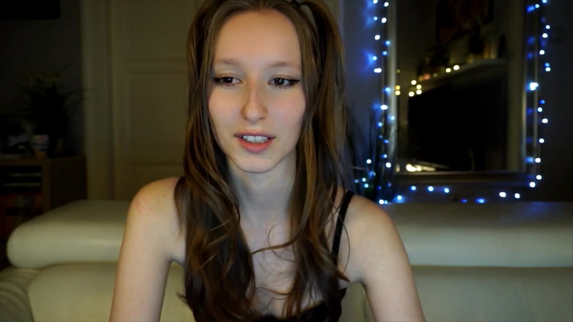 Gallery image thumbnail from Sw33t_g1rl's myfreecams stream on, 03/22/2026, 20:27 image 12 of 20