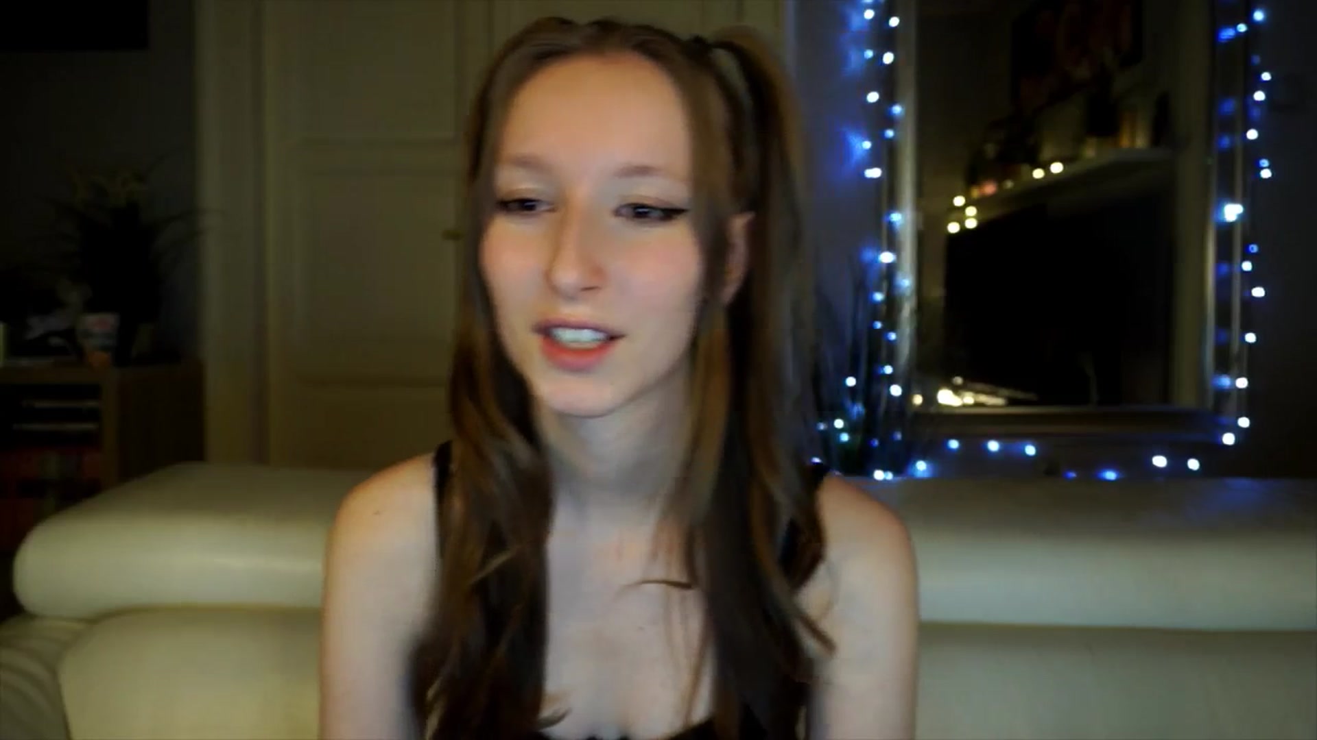 Gallery image thumbnail from Sw33t_g1rl's myfreecams stream on, 03/22/2026, 20:27 image 20 of 20