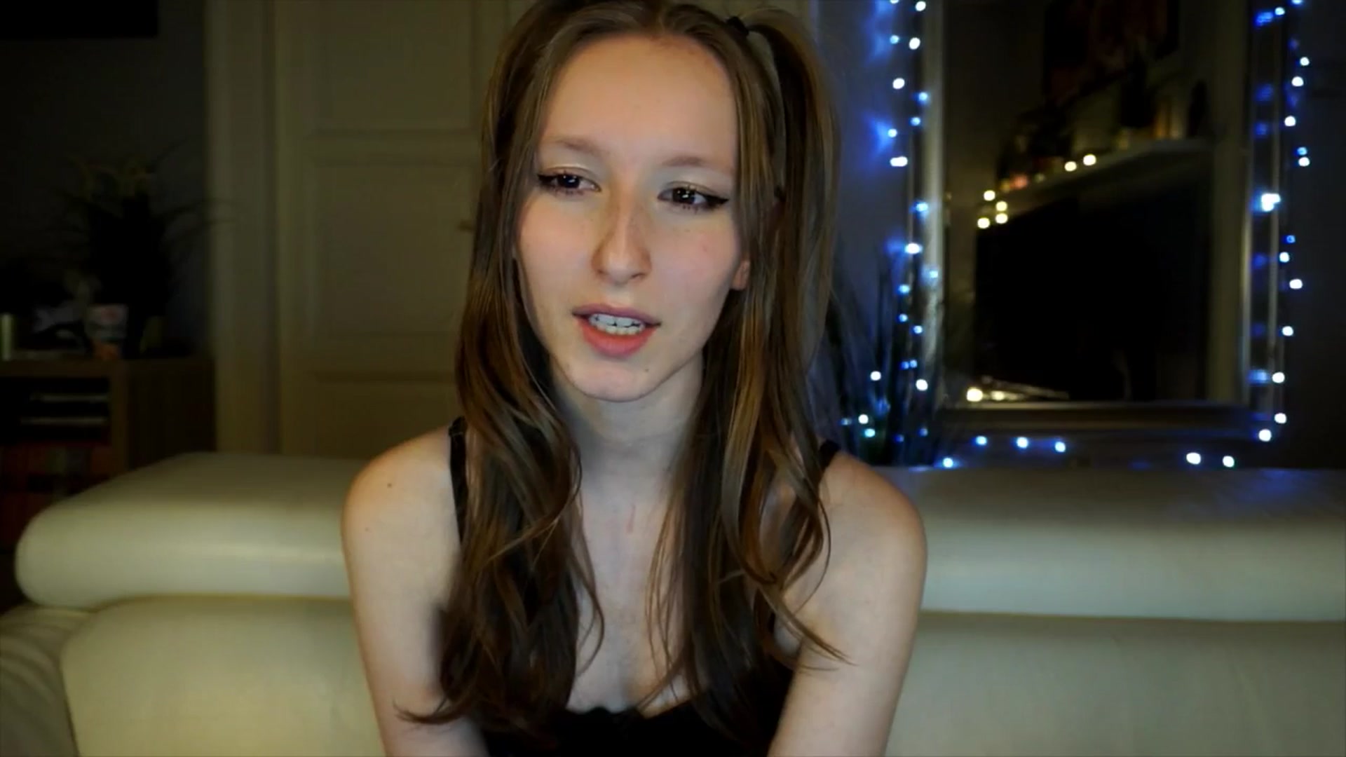 Gallery image thumbnail from Sw33t_g1rl's myfreecams stream on, 03/22/2026, 20:27 image 17 of 20