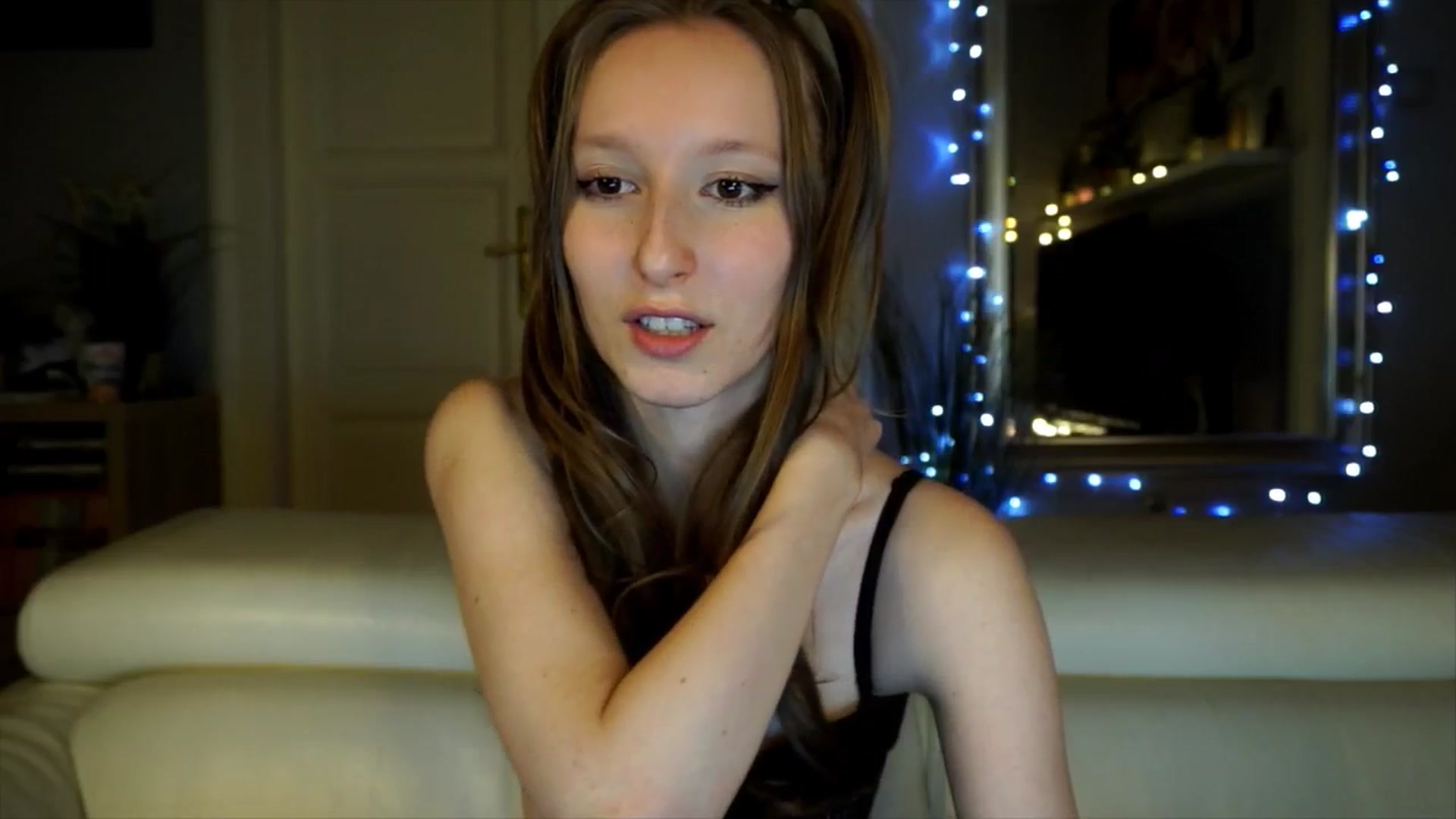 Gallery image thumbnail from Sw33t_g1rl's myfreecams stream on, 03/22/2026, 20:27 image 11 of 20