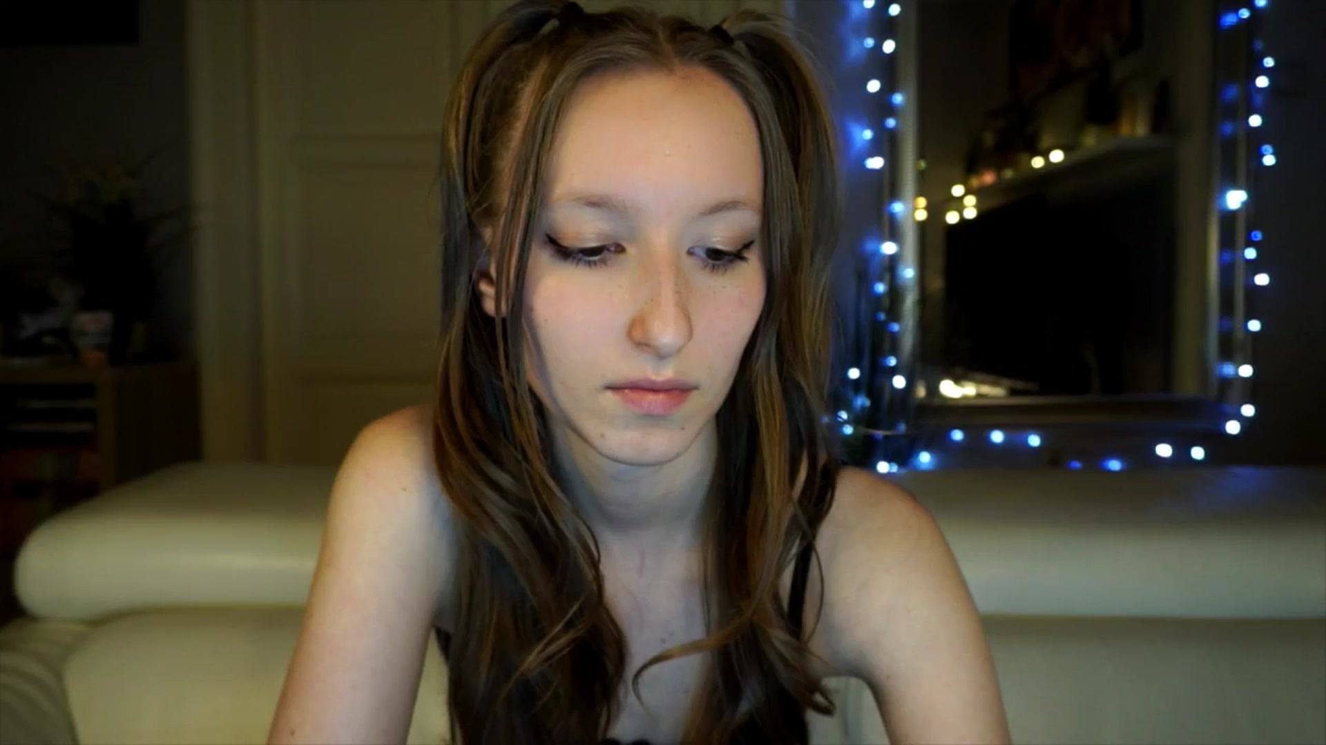 Gallery image thumbnail from Sw33t_g1rl's myfreecams stream on, 03/22/2026, 20:27 image 14 of 20