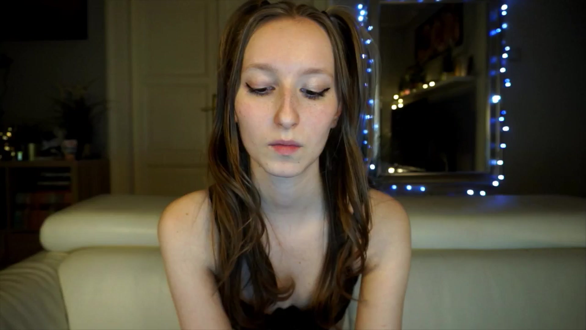 Gallery image thumbnail from Sw33t_g1rl's myfreecams stream on, 03/22/2026, 22:04 image 11 of 20