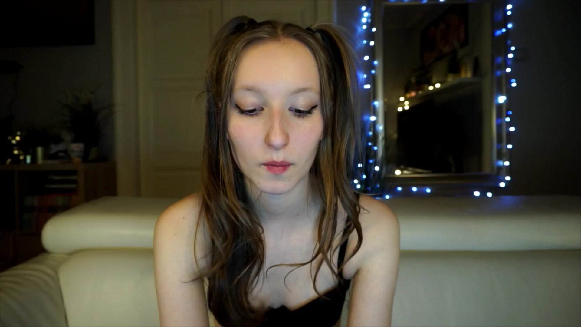 Gallery image thumbnail from Sw33t_g1rl's myfreecams stream on, 03/22/2026, 22:04 image 19 of 20