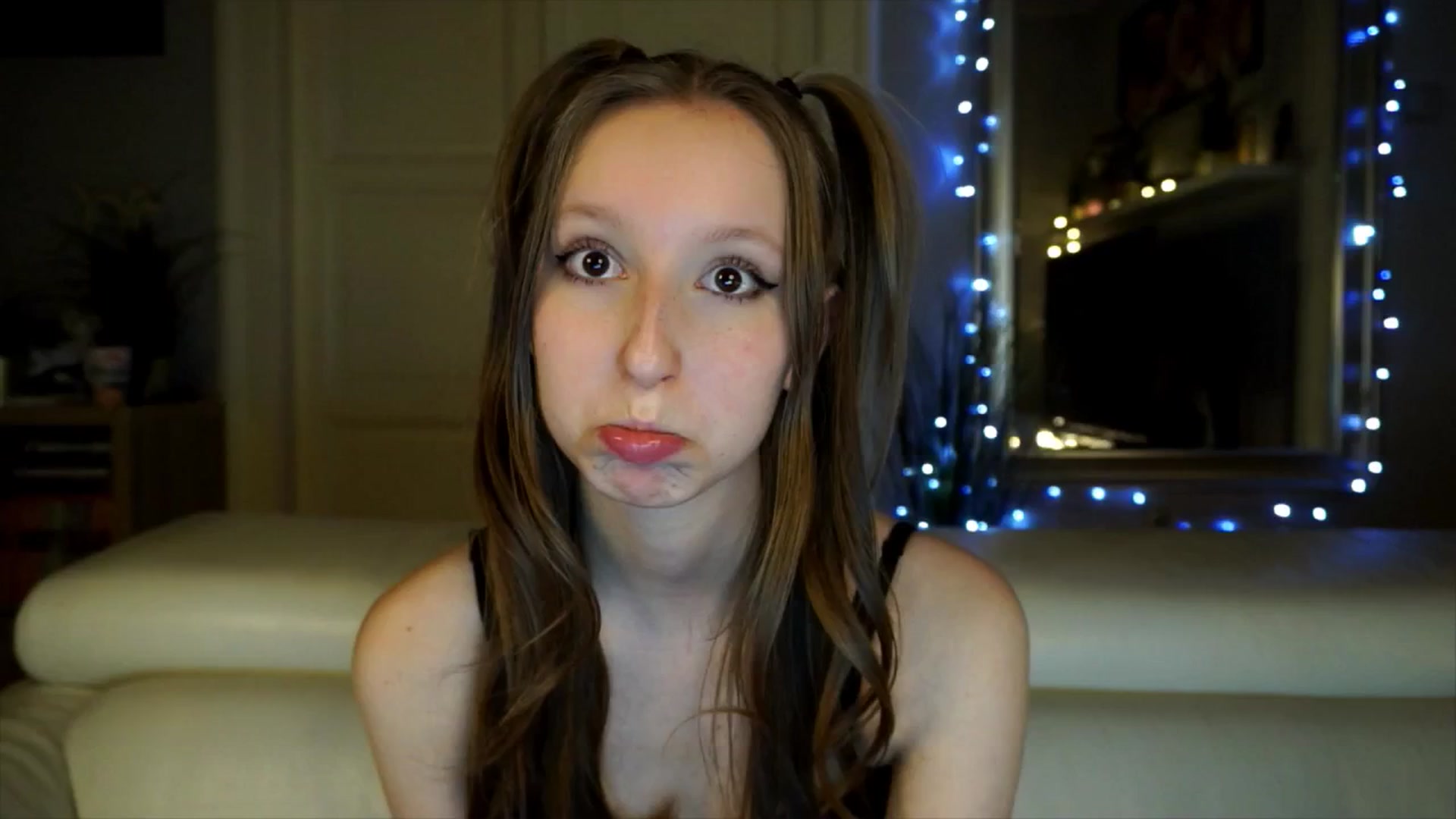 Gallery image thumbnail from Sw33t_g1rl's myfreecams stream on, 03/22/2026, 22:04 image 2 of 20