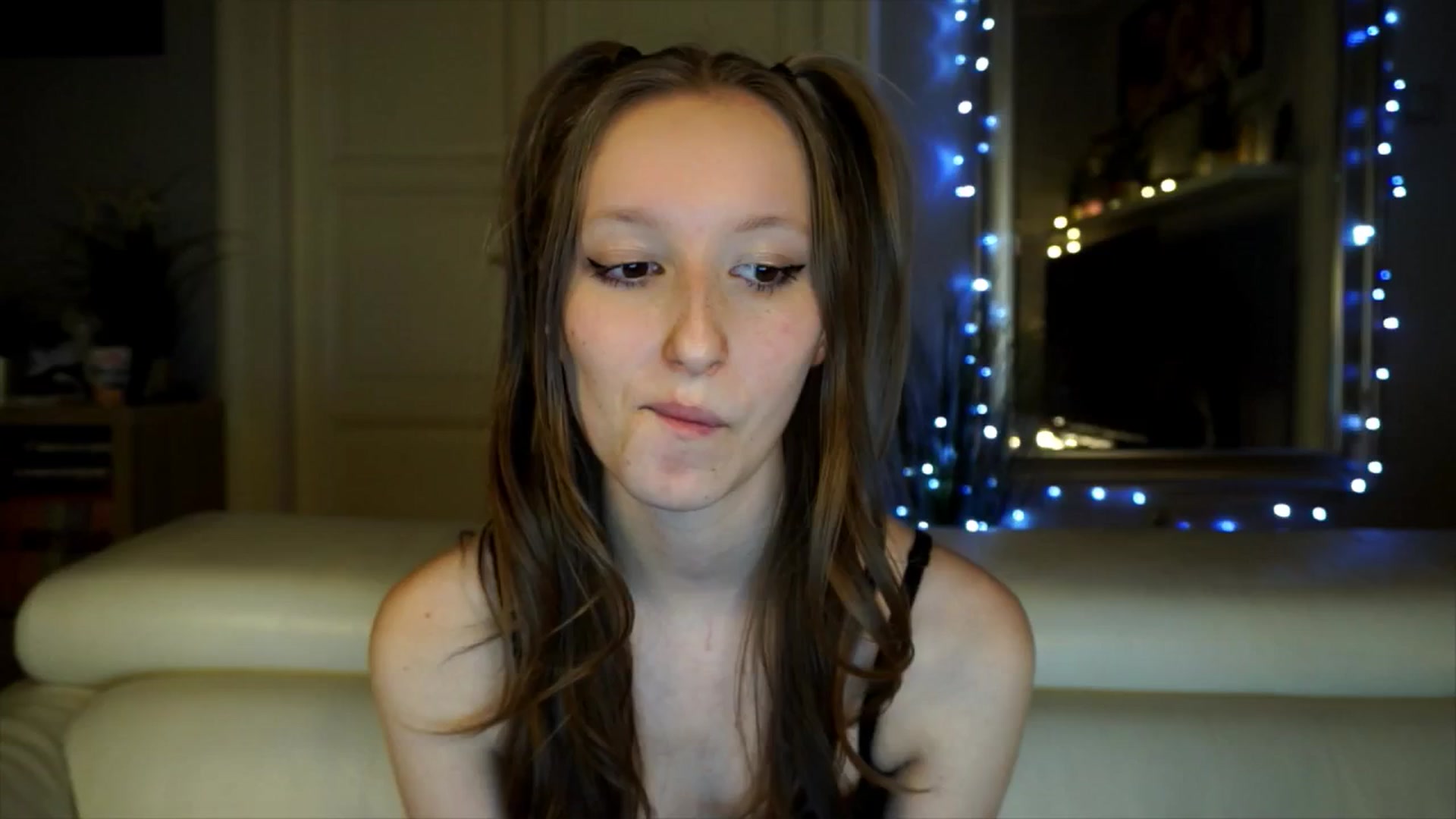 Gallery image thumbnail from Sw33t_g1rl's myfreecams stream on, 03/22/2026, 22:04 image 1 of 20