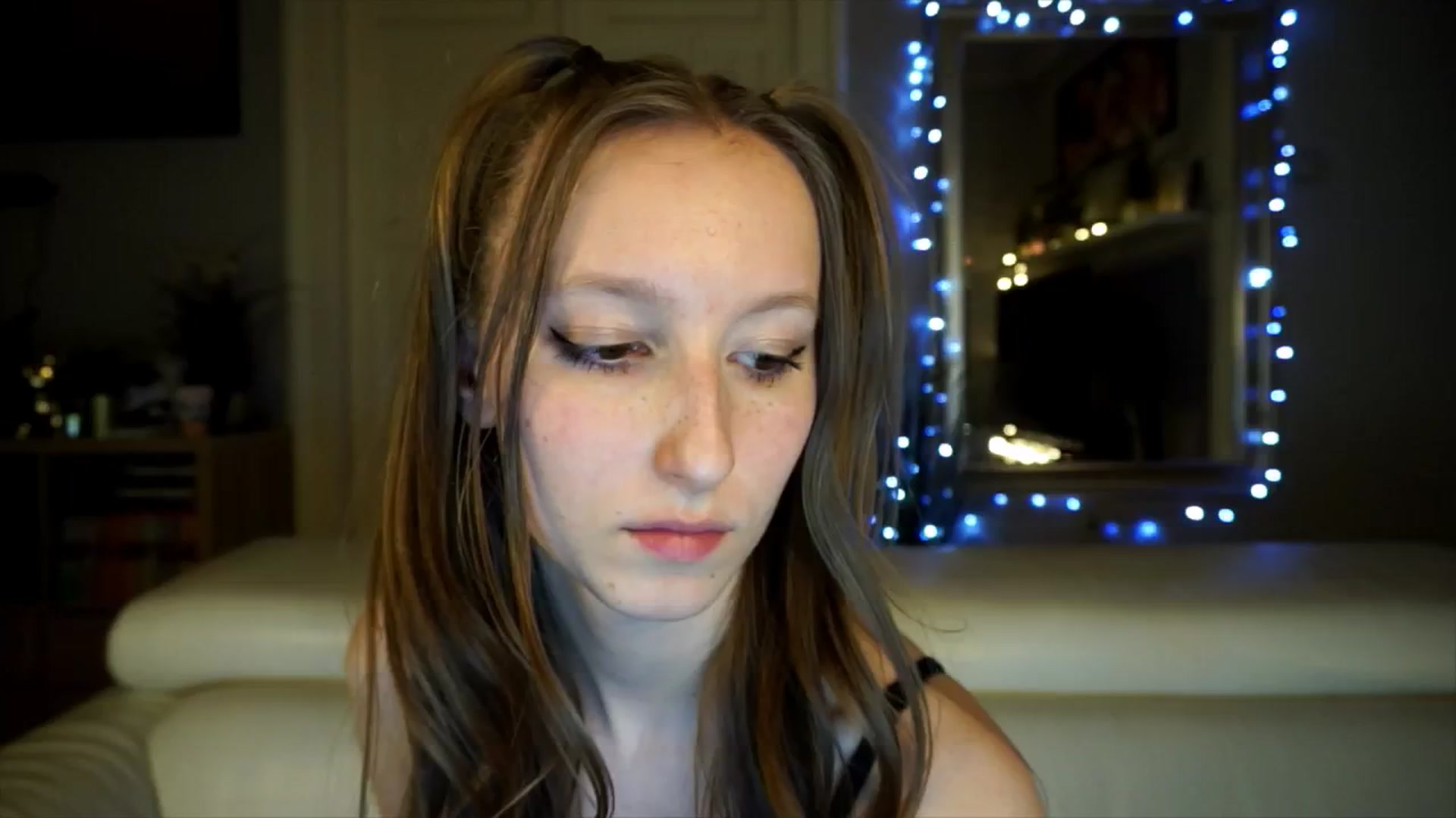 Gallery image thumbnail from Sw33t_g1rl's myfreecams stream on, 03/22/2026, 22:04 image 15 of 20