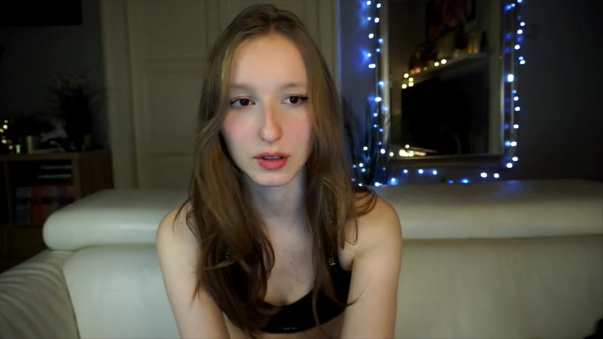 Gallery image thumbnail from Sw33t_g1rl's myfreecams stream on, 03/23/2026, 19:35 image 19 of 20