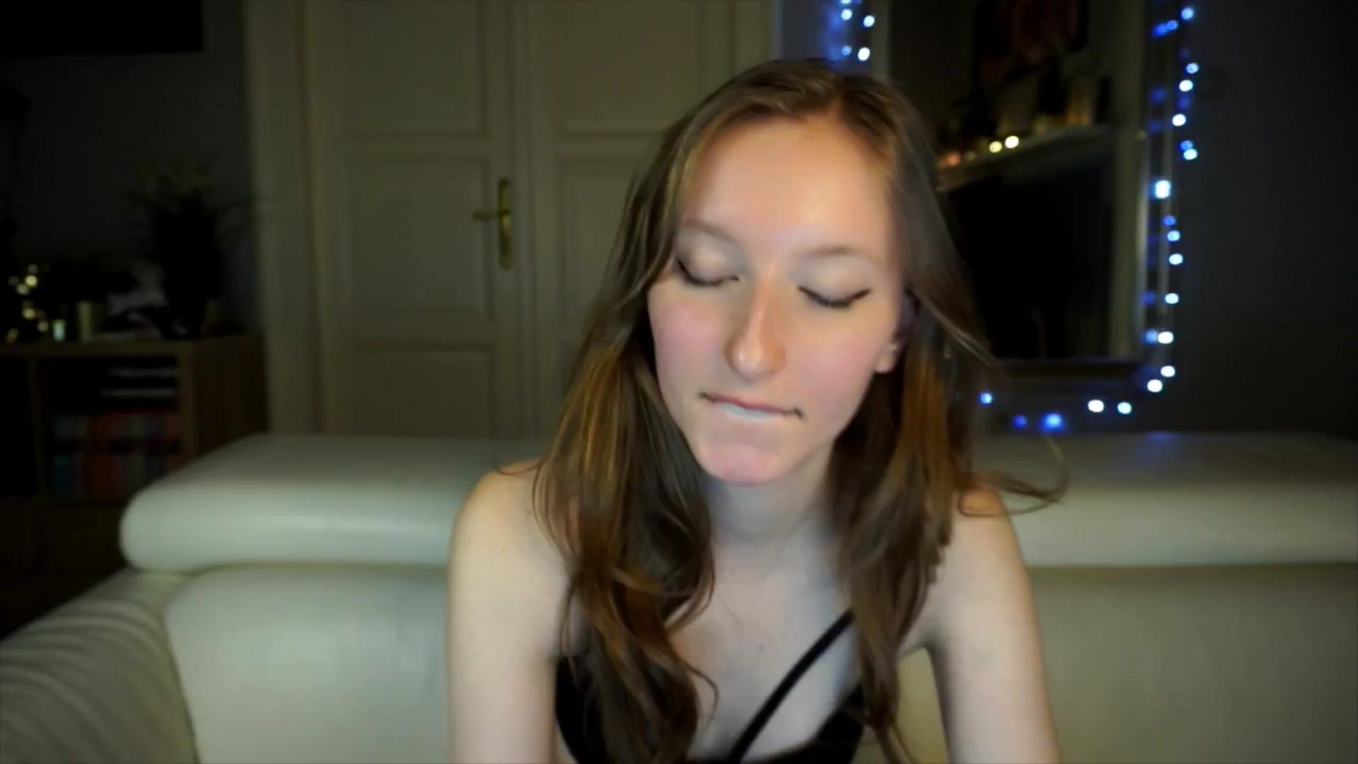Gallery image thumbnail from Sw33t_g1rl's myfreecams stream on, 03/24/2026, 21:18 image 3 of 20