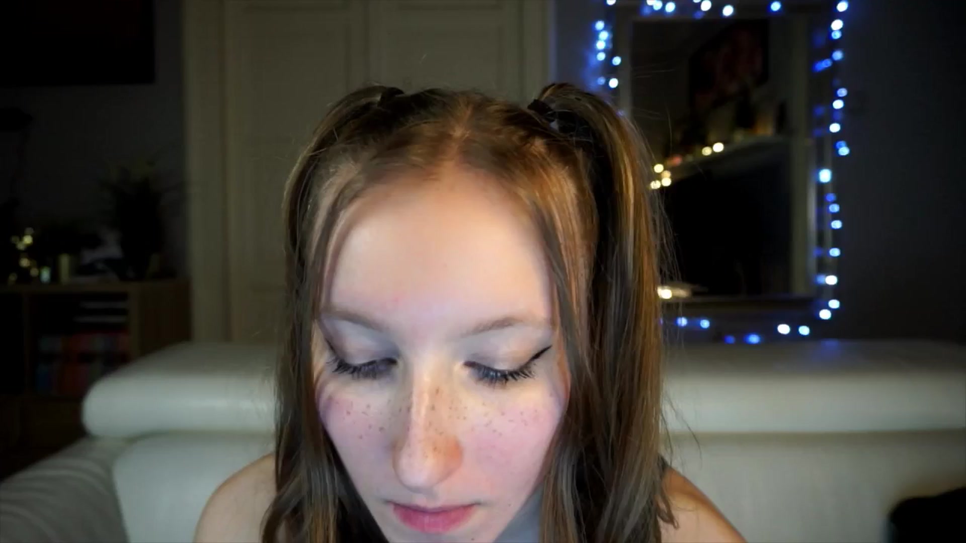 Gallery image thumbnail from Sw33t_g1rl's myfreecams stream on, 03/25/2026, 18:58 image 4 of 20