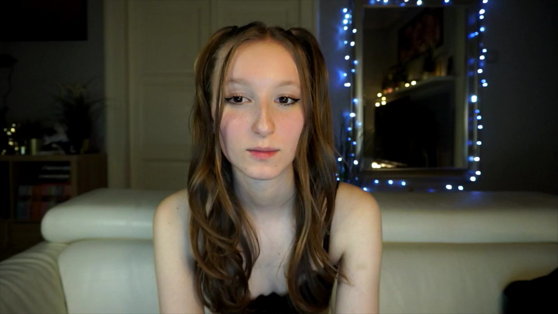 Gallery image thumbnail from Sw33t_g1rl's myfreecams stream on, 03/25/2026, 18:58 image 15 of 20