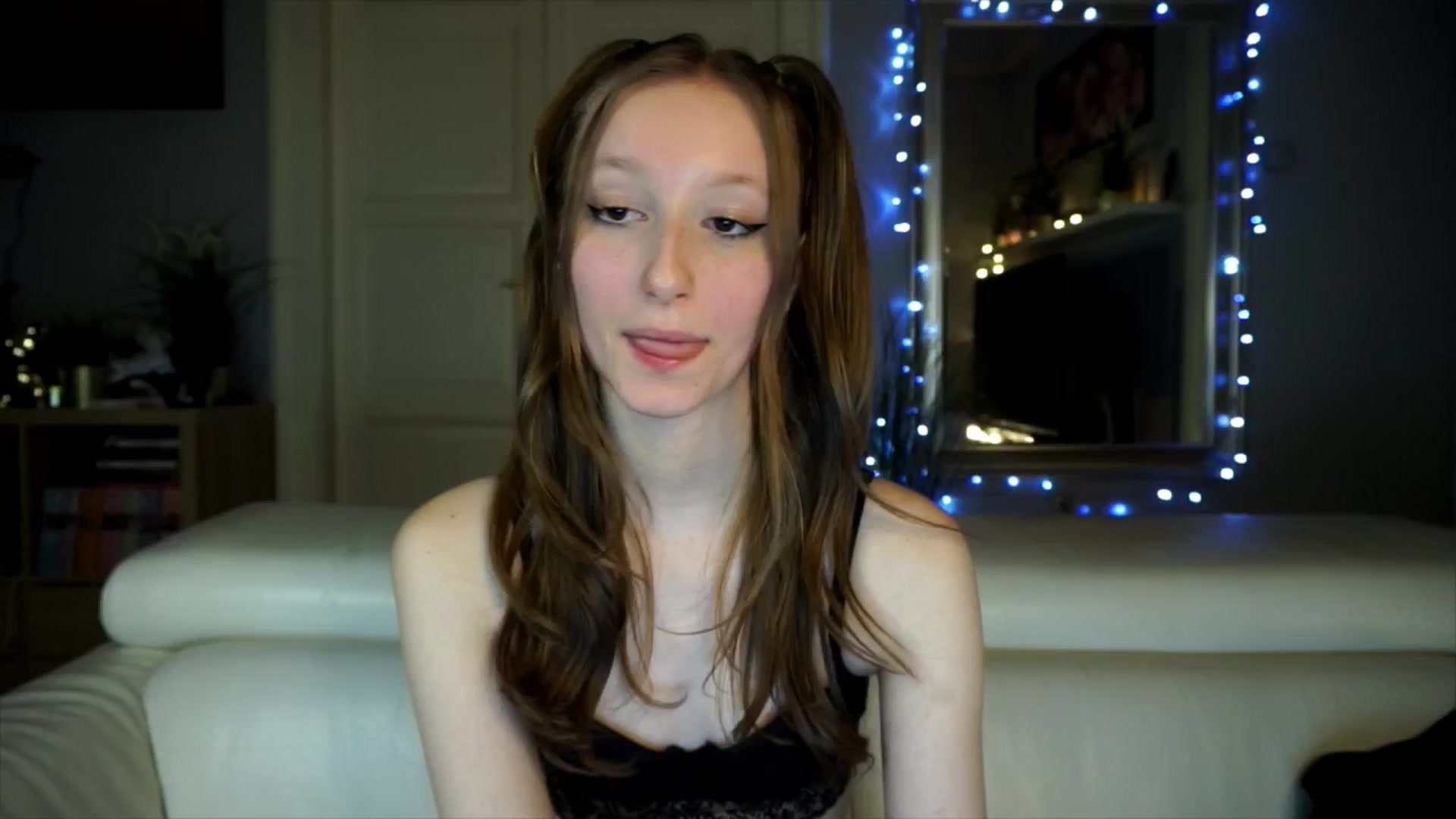 Gallery image thumbnail from Sw33t_g1rl's myfreecams stream on, 03/25/2026, 18:58 image 7 of 20