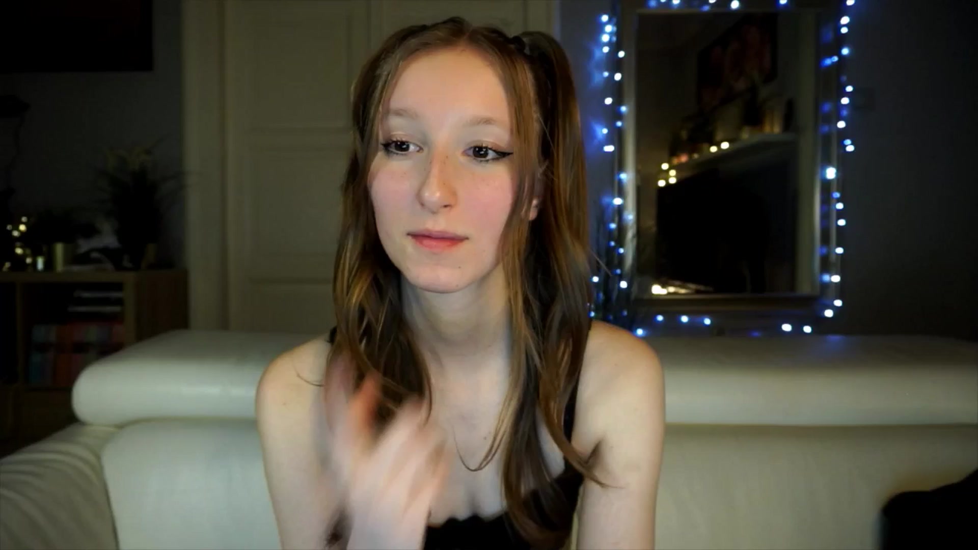 Gallery image thumbnail from Sw33t_g1rl's myfreecams stream on, 03/25/2026, 18:58 image 14 of 20