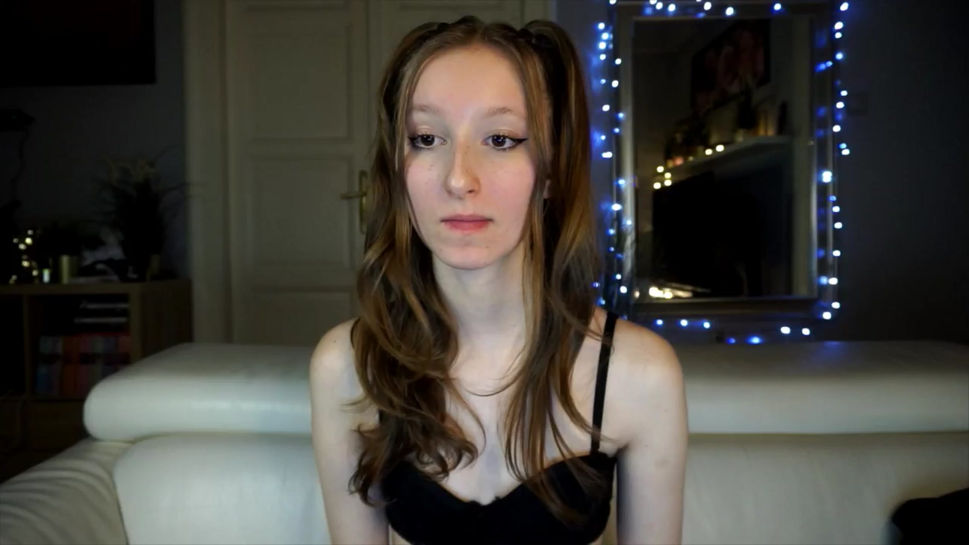 Gallery image thumbnail from Sw33t_g1rl's myfreecams stream on, 03/25/2026, 18:58 image 3 of 20