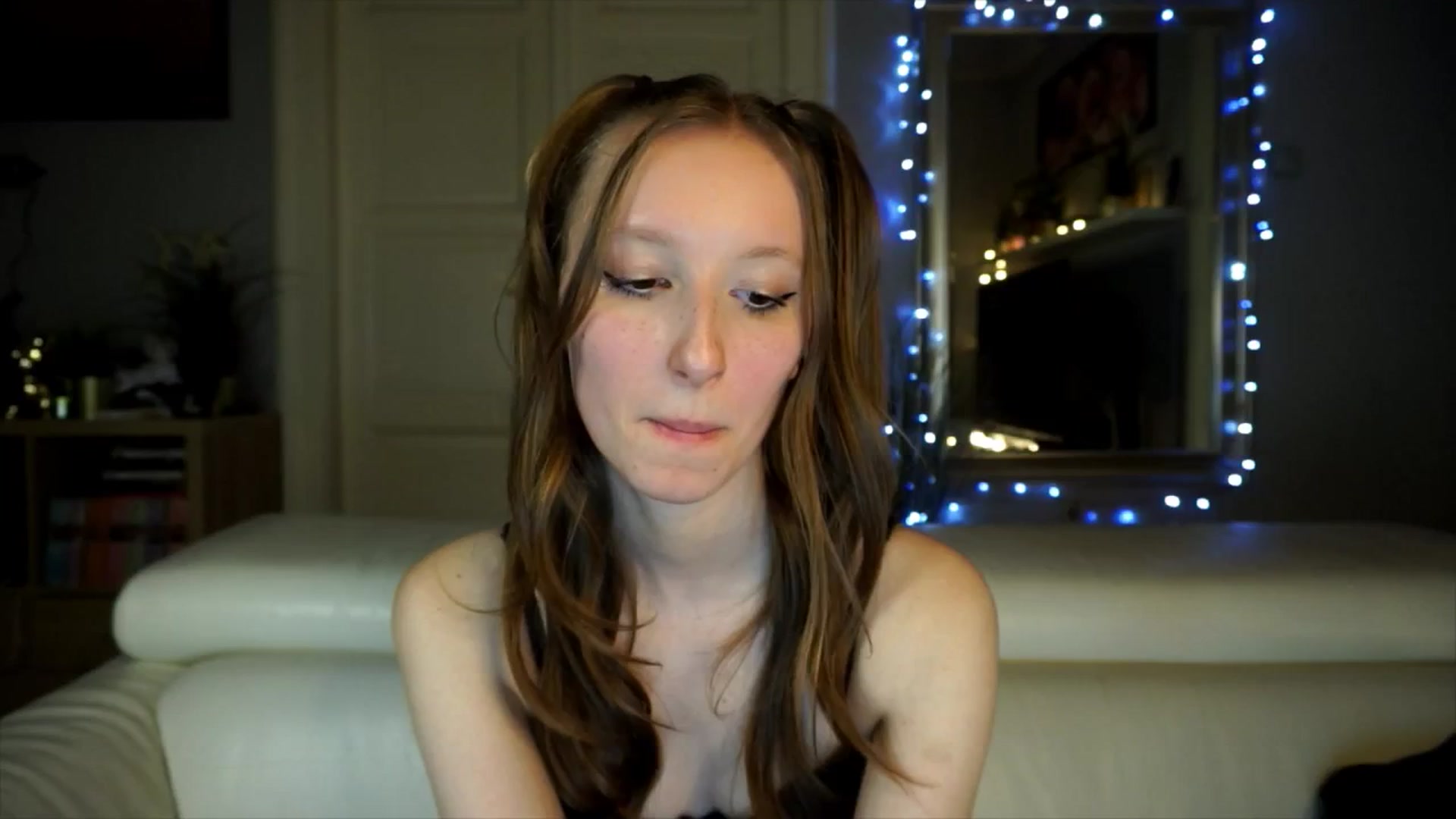 Gallery image thumbnail from Sw33t_g1rl's myfreecams stream on, 03/25/2026, 18:58 image 12 of 20