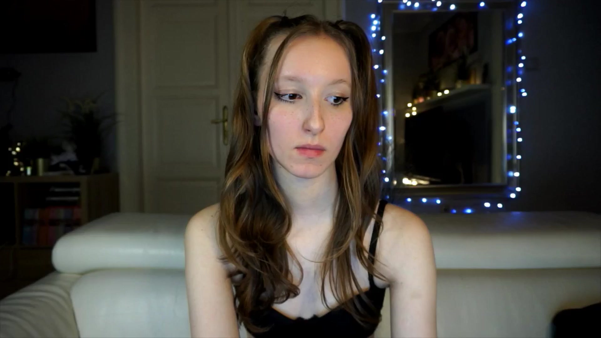 Gallery image thumbnail from Sw33t_g1rl's myfreecams stream on, 03/25/2026, 18:58 image 2 of 20