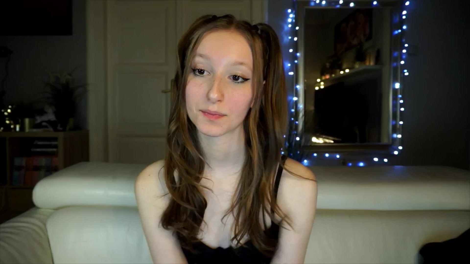 Gallery image thumbnail from Sw33t_g1rl's myfreecams stream on, 03/25/2026, 18:58 image 8 of 20