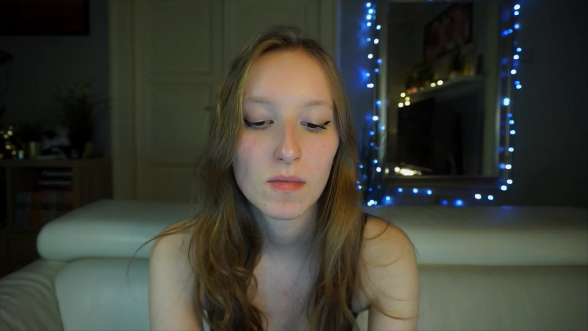 Gallery image thumbnail from Sw33t_g1rl's myfreecams stream on, 03/26/2026, 22:22 image 15 of 20