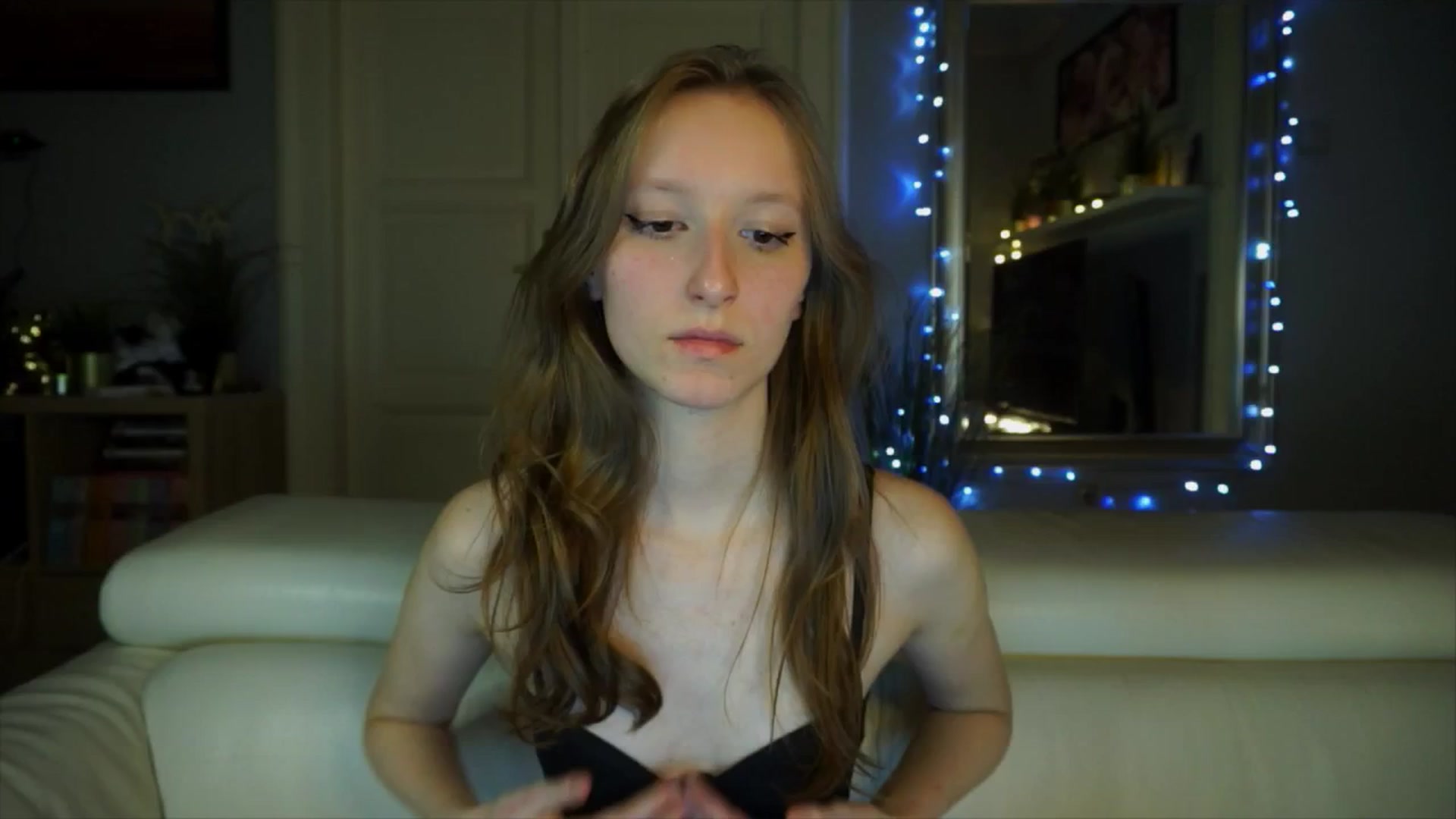 Gallery image thumbnail from Sw33t_g1rl's myfreecams stream on, 03/26/2026, 22:22 image 17 of 20