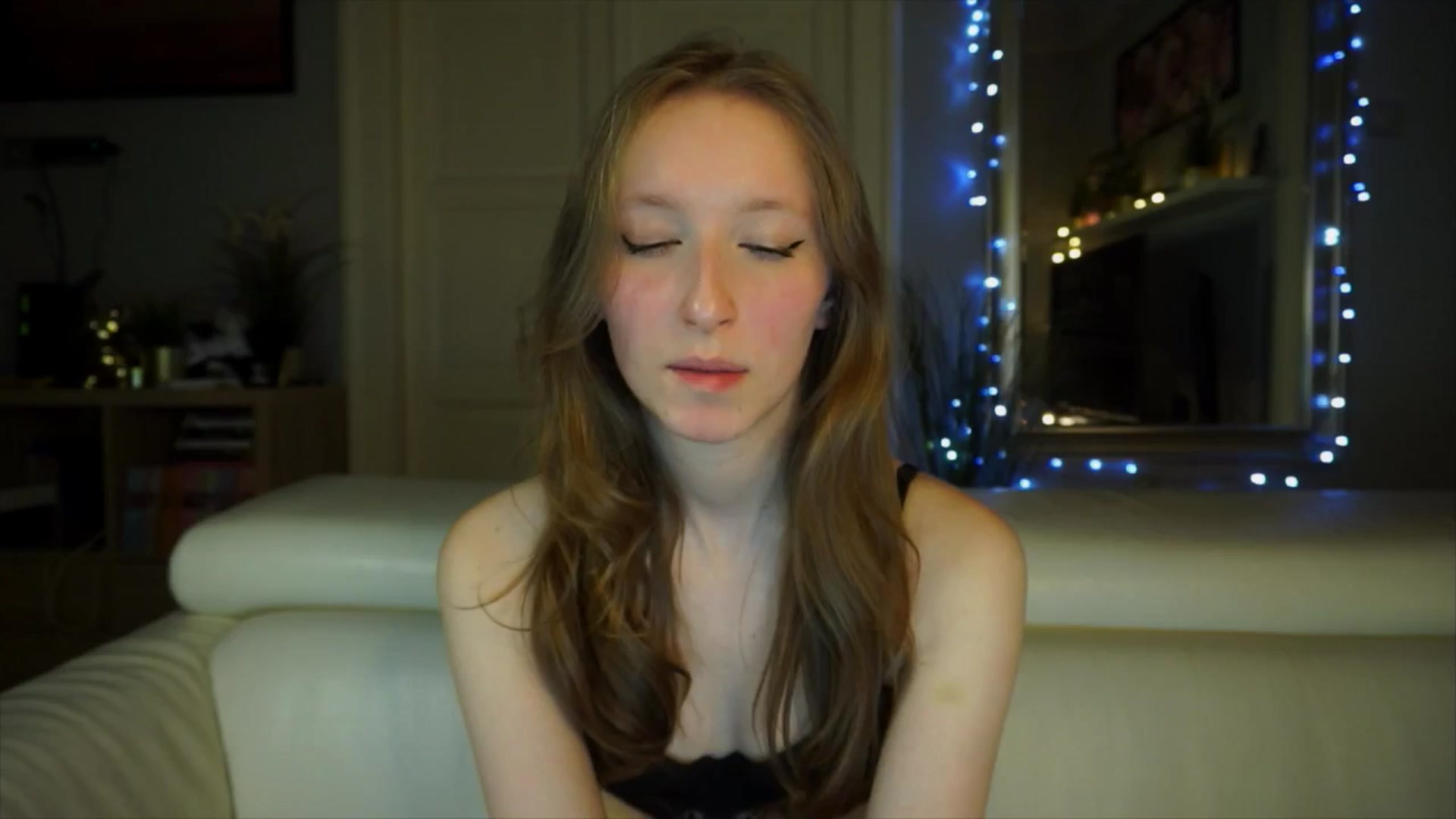 Gallery image thumbnail from Sw33t_g1rl's myfreecams stream on, 03/26/2026, 22:22 image 4 of 20