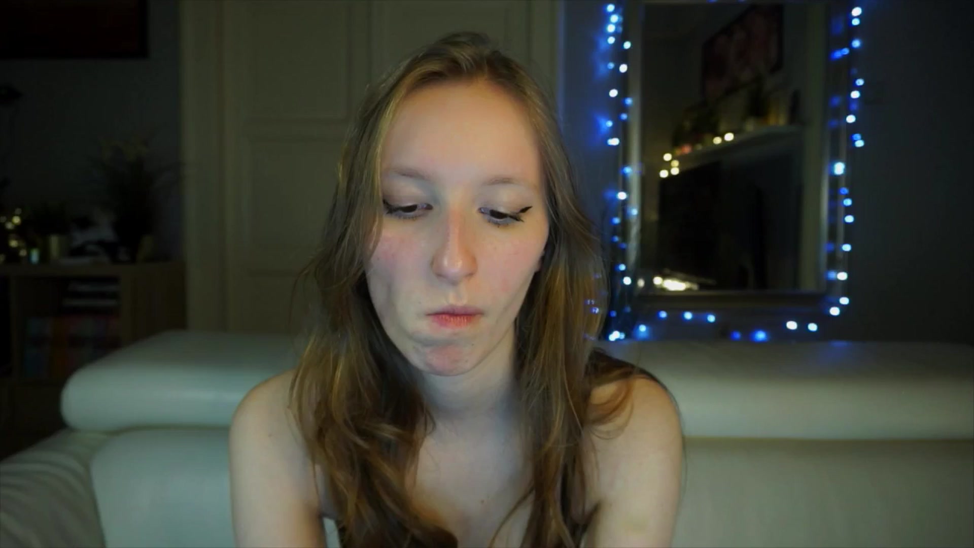 Gallery image thumbnail from Sw33t_g1rl's myfreecams stream on, 03/26/2026, 22:22 image 14 of 20