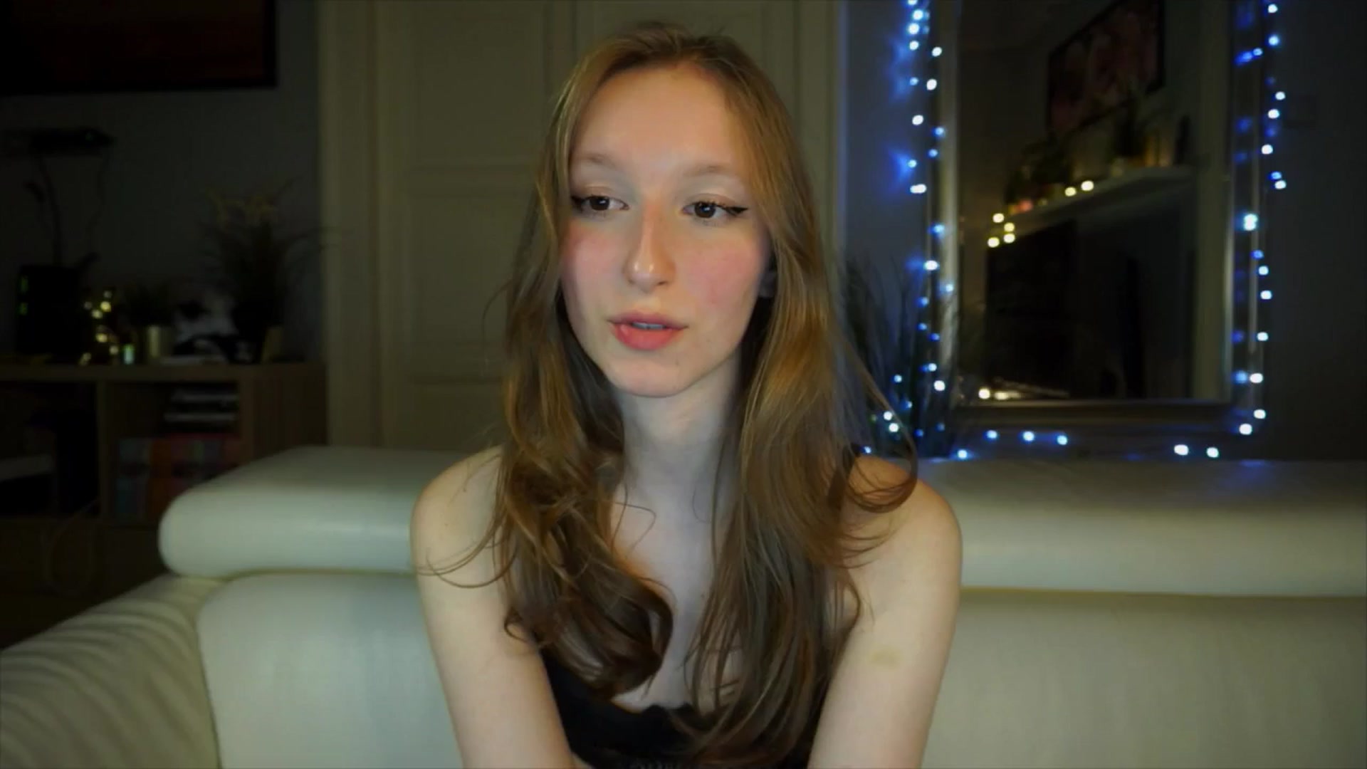 Gallery image thumbnail from Sw33t_g1rl's myfreecams stream on, 03/26/2026, 22:22 image 3 of 20