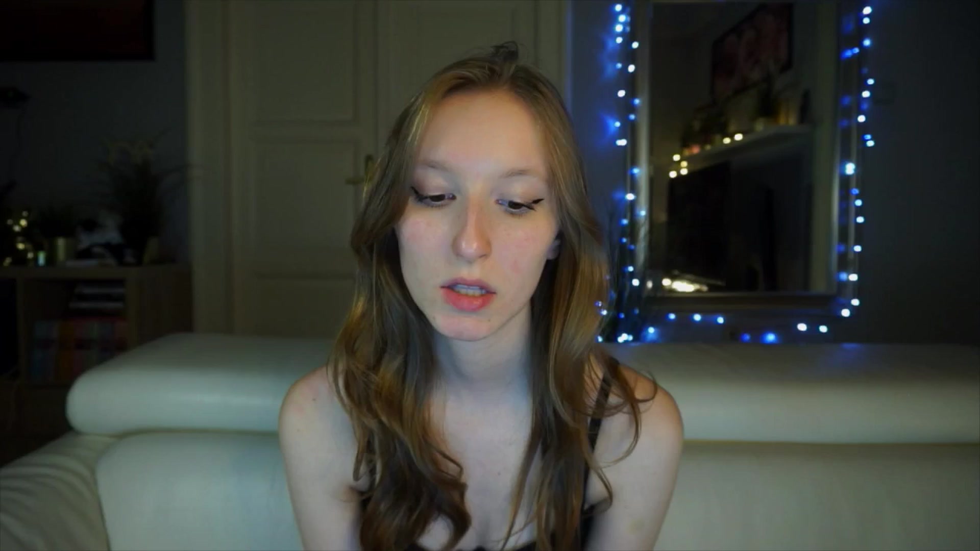 Gallery image thumbnail from Sw33t_g1rl's myfreecams stream on, 03/26/2026, 22:22 image 19 of 20