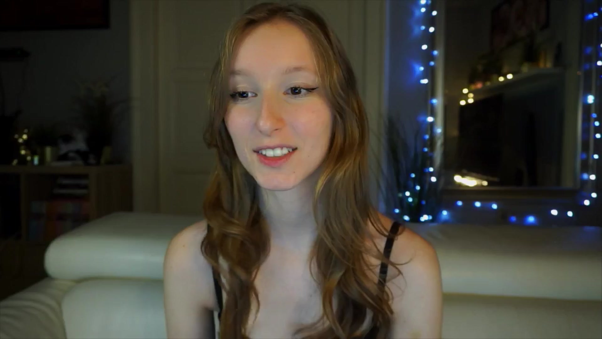 Gallery image thumbnail from Sw33t_g1rl's myfreecams stream on, 03/27/2026, 19:44 image 16 of 20