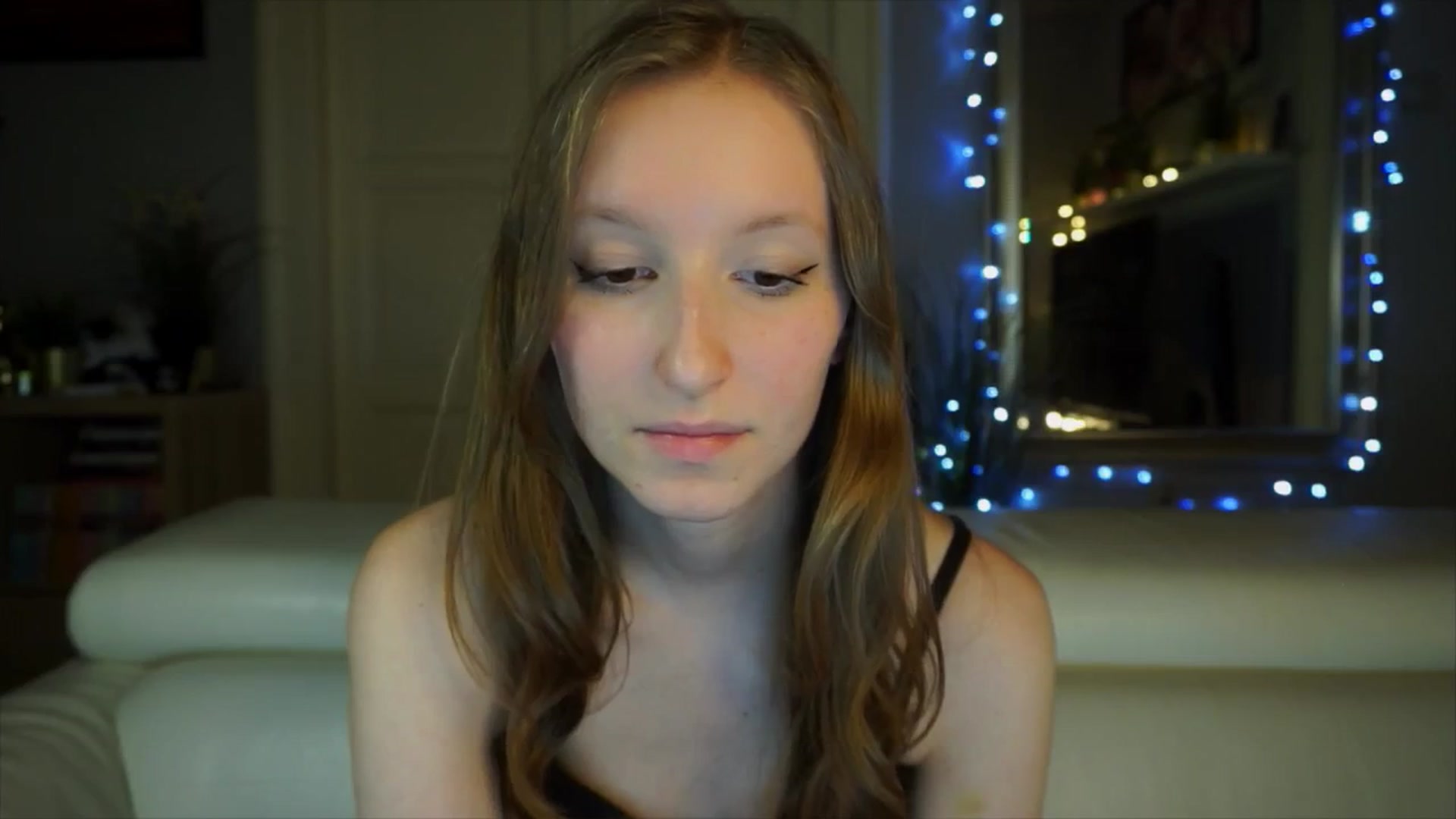 Gallery image thumbnail from Sw33t_g1rl's myfreecams stream on, 03/27/2026, 21:59 image 16 of 20
