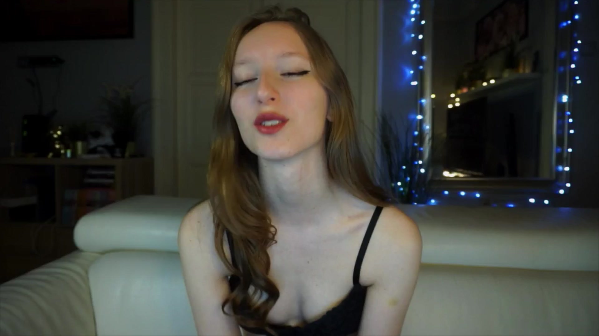 Gallery image thumbnail from Sw33t_g1rl's myfreecams stream on, 03/28/2026, 17:16 image 1 of 20