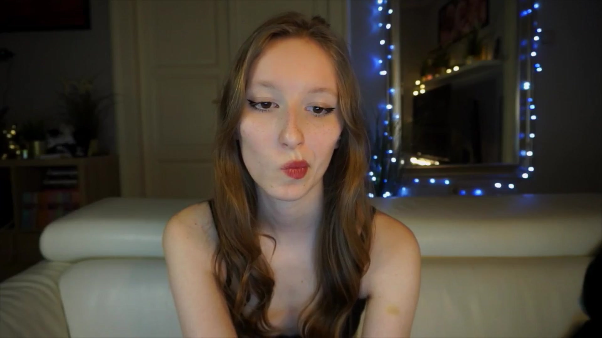Gallery image thumbnail from Sw33t_g1rl's myfreecams stream on, 03/28/2026, 19:20 image 17 of 20