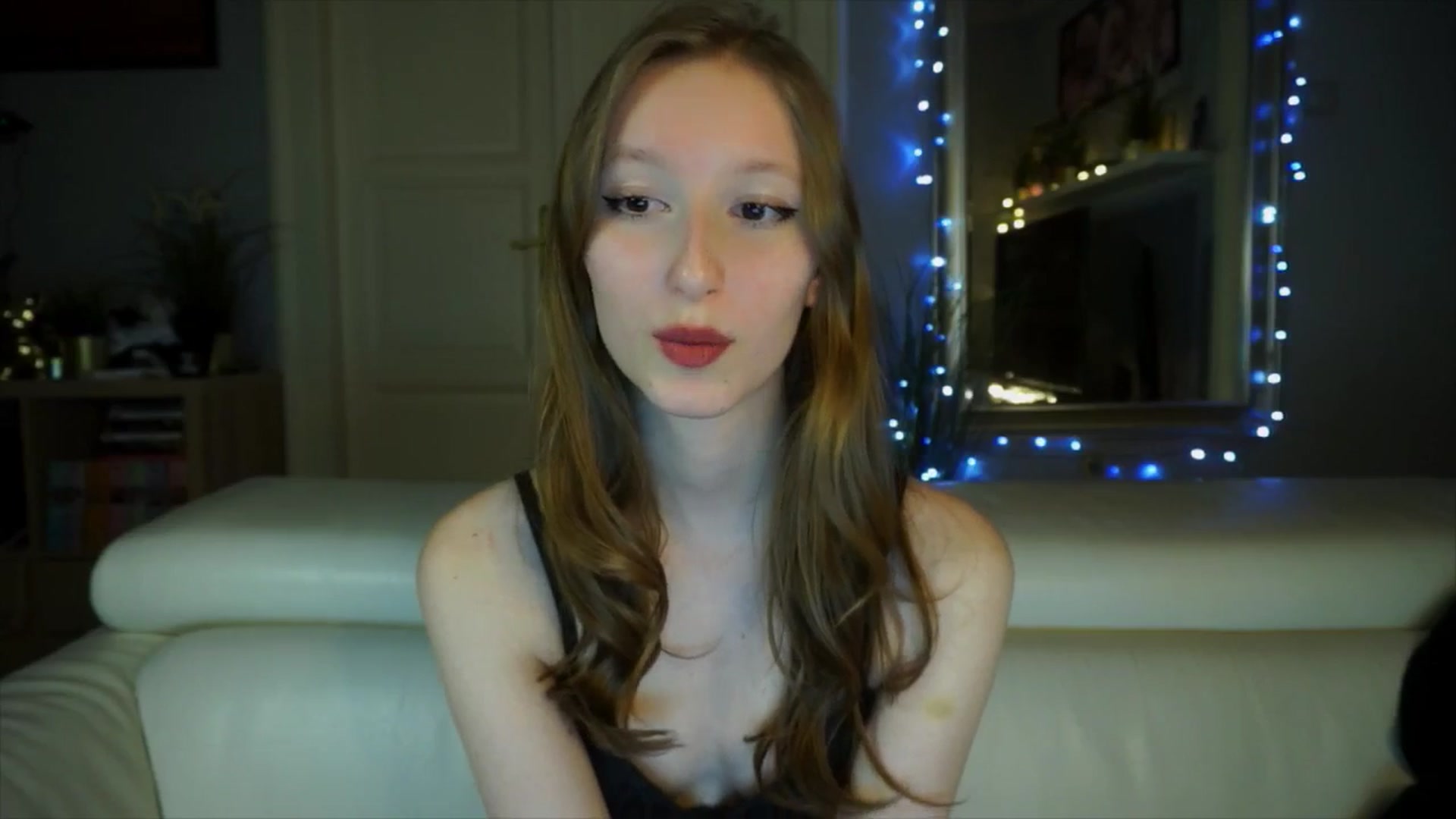 Gallery image thumbnail from Sw33t_g1rl's myfreecams stream on, 03/28/2026, 19:20 image 4 of 20