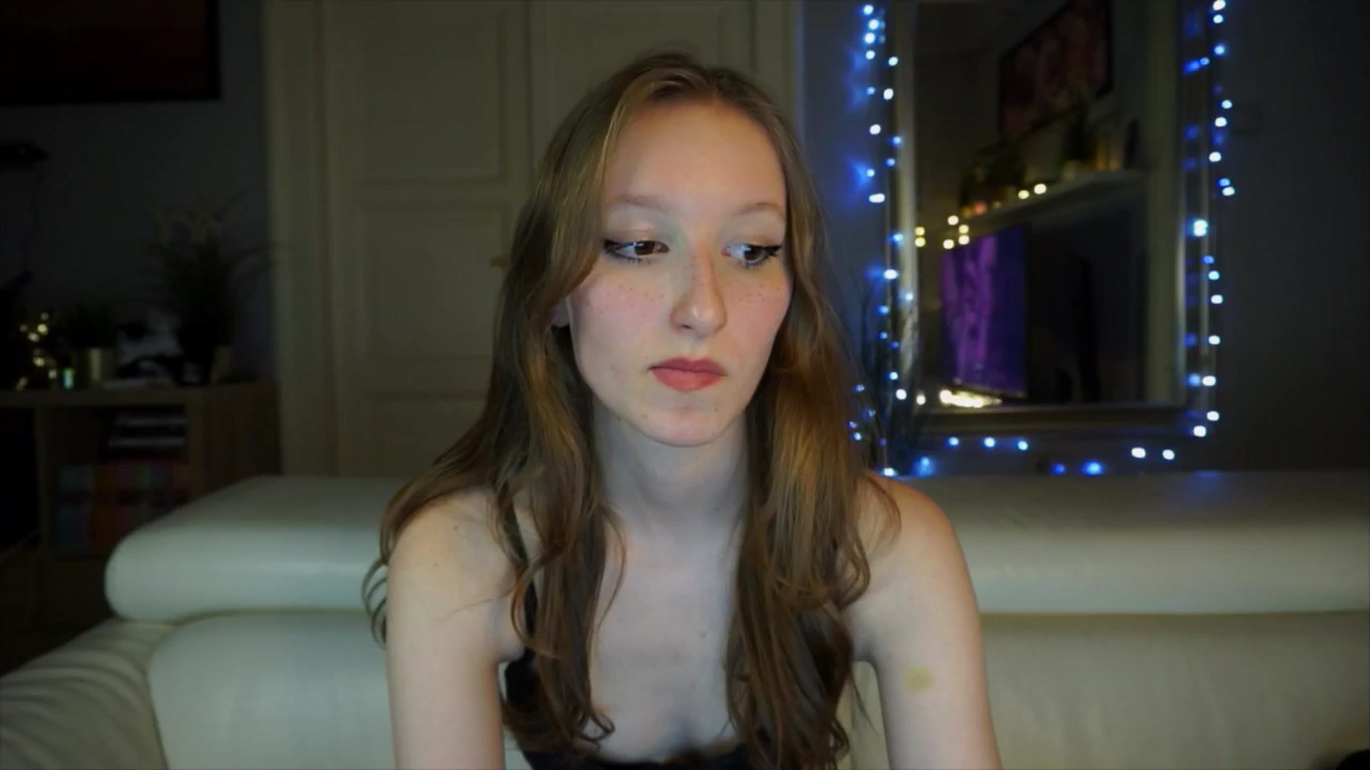 Gallery image thumbnail from Sw33t_g1rl's myfreecams stream on, 03/29/2026, 19:13 image 11 of 20