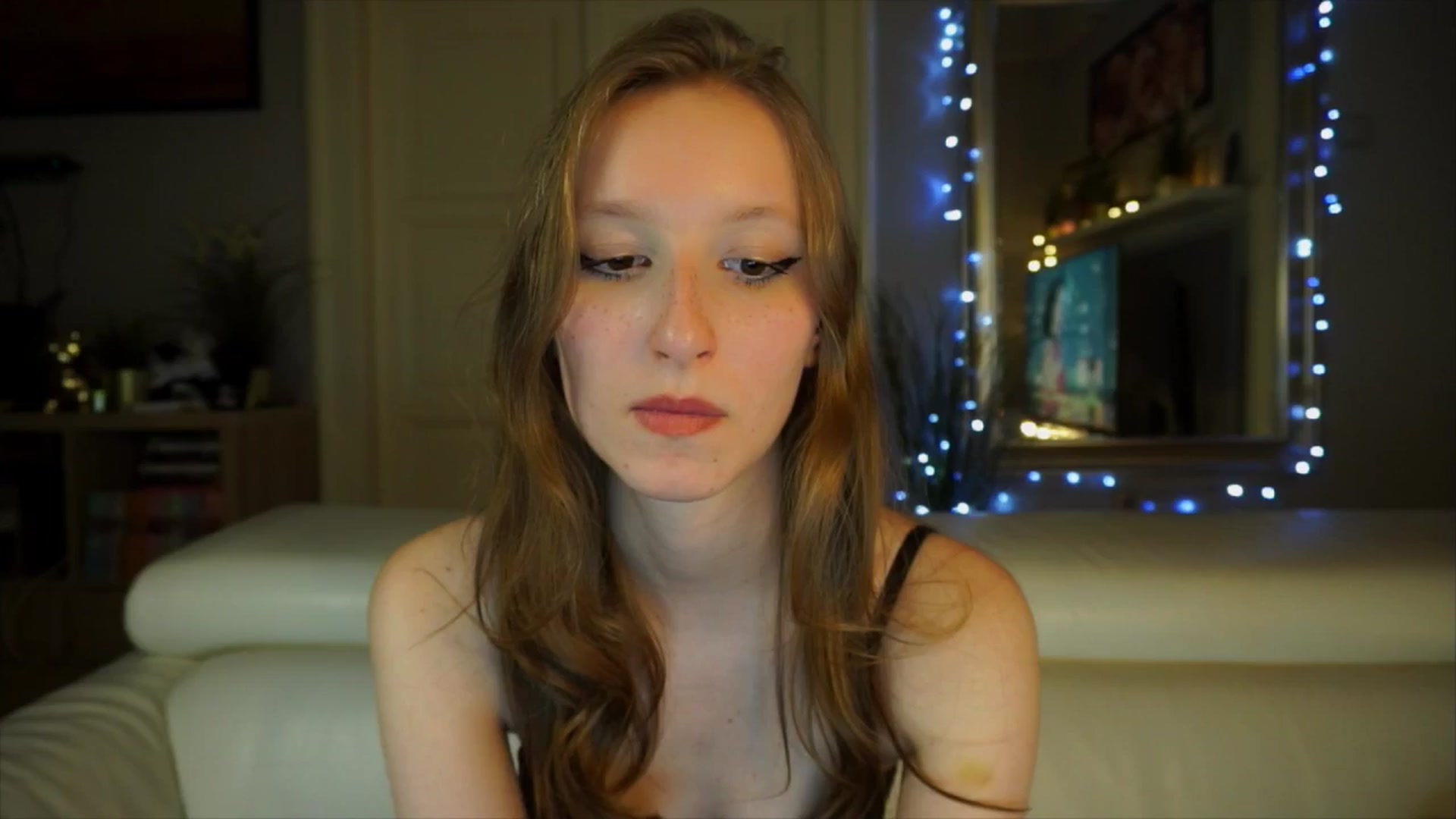 Gallery image thumbnail from Sw33t_g1rl's myfreecams stream on, 03/29/2026, 19:13 image 18 of 20