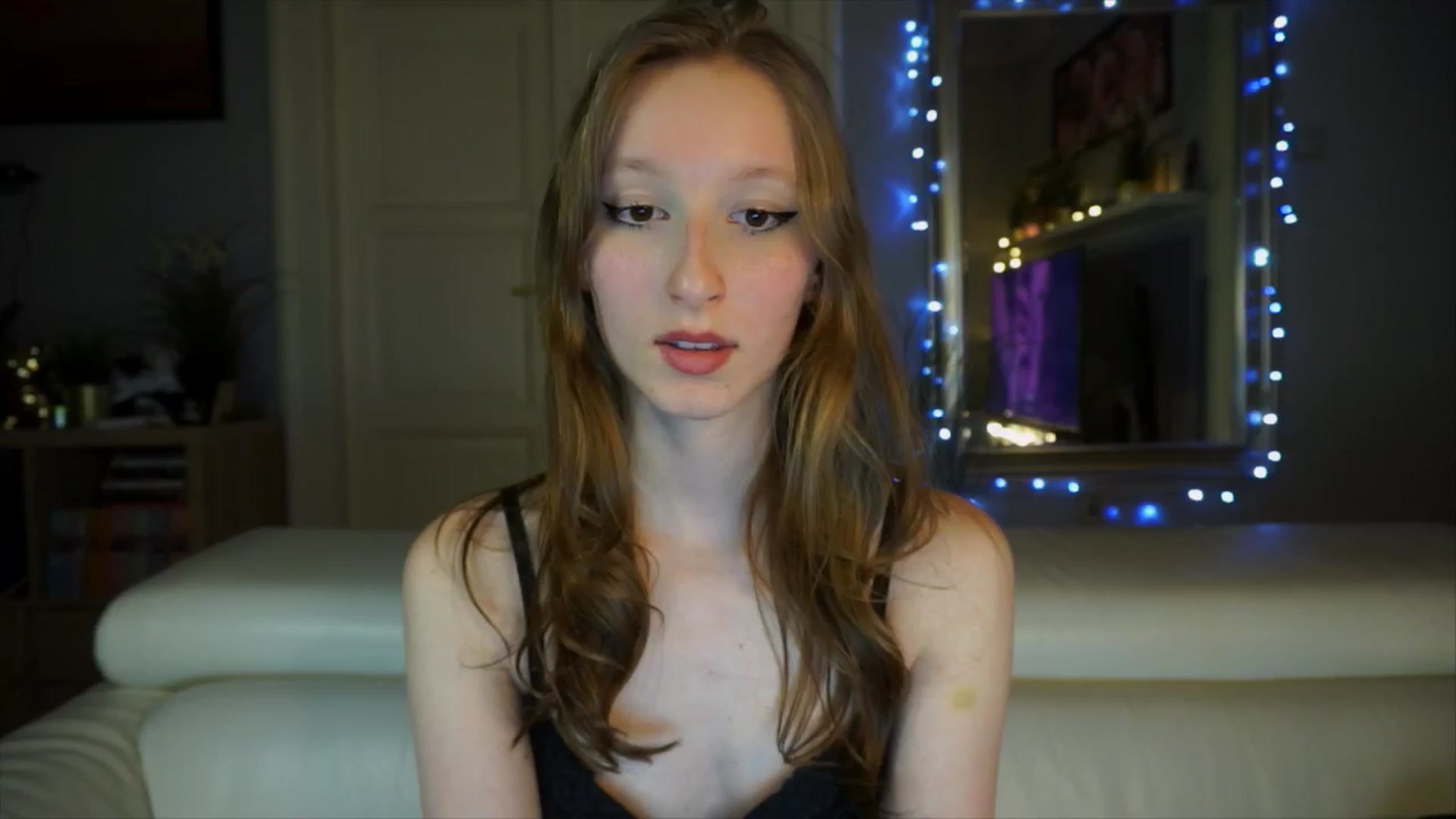 Gallery image thumbnail from Sw33t_g1rl's myfreecams stream on, 03/29/2026, 19:13 image 6 of 20