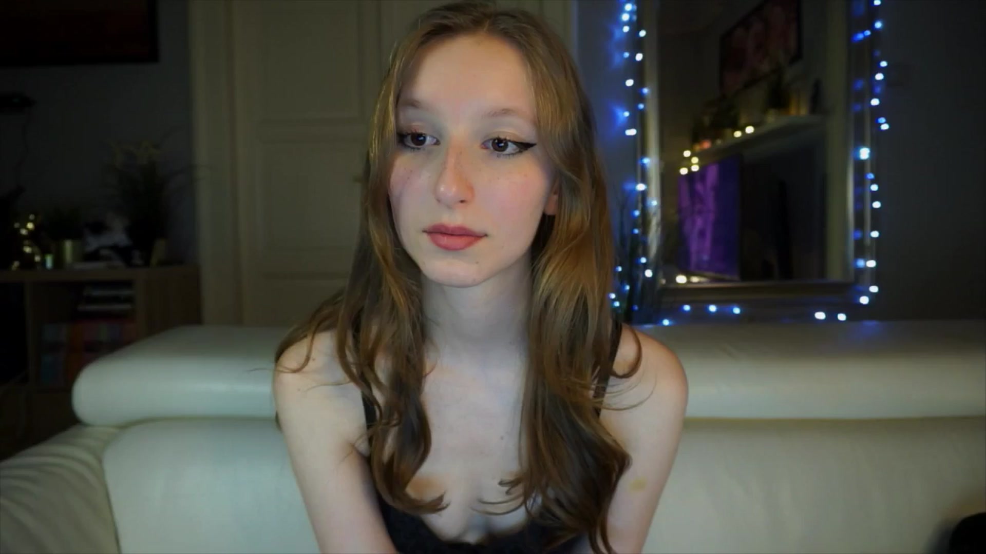 Gallery image thumbnail from Sw33t_g1rl's myfreecams stream on, 03/29/2026, 19:13 image 15 of 20