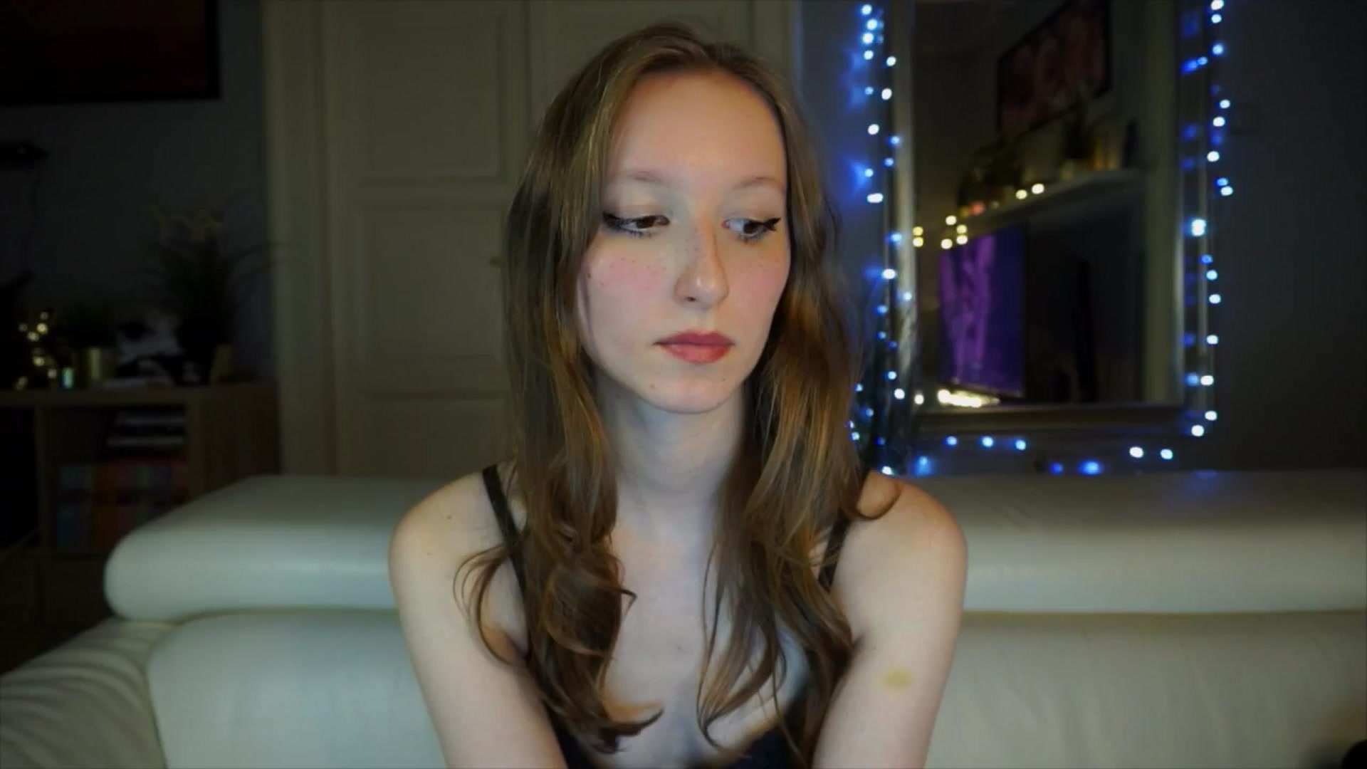 Gallery image thumbnail from Sw33t_g1rl's myfreecams stream on, 03/29/2026, 19:13 image 7 of 20