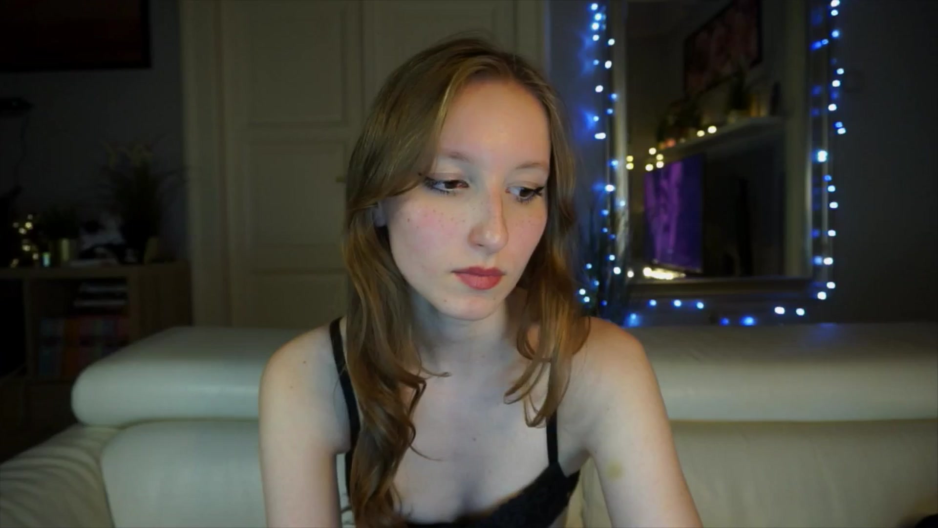 Gallery image thumbnail from Sw33t_g1rl's myfreecams stream on, 03/29/2026, 19:13 image 10 of 20